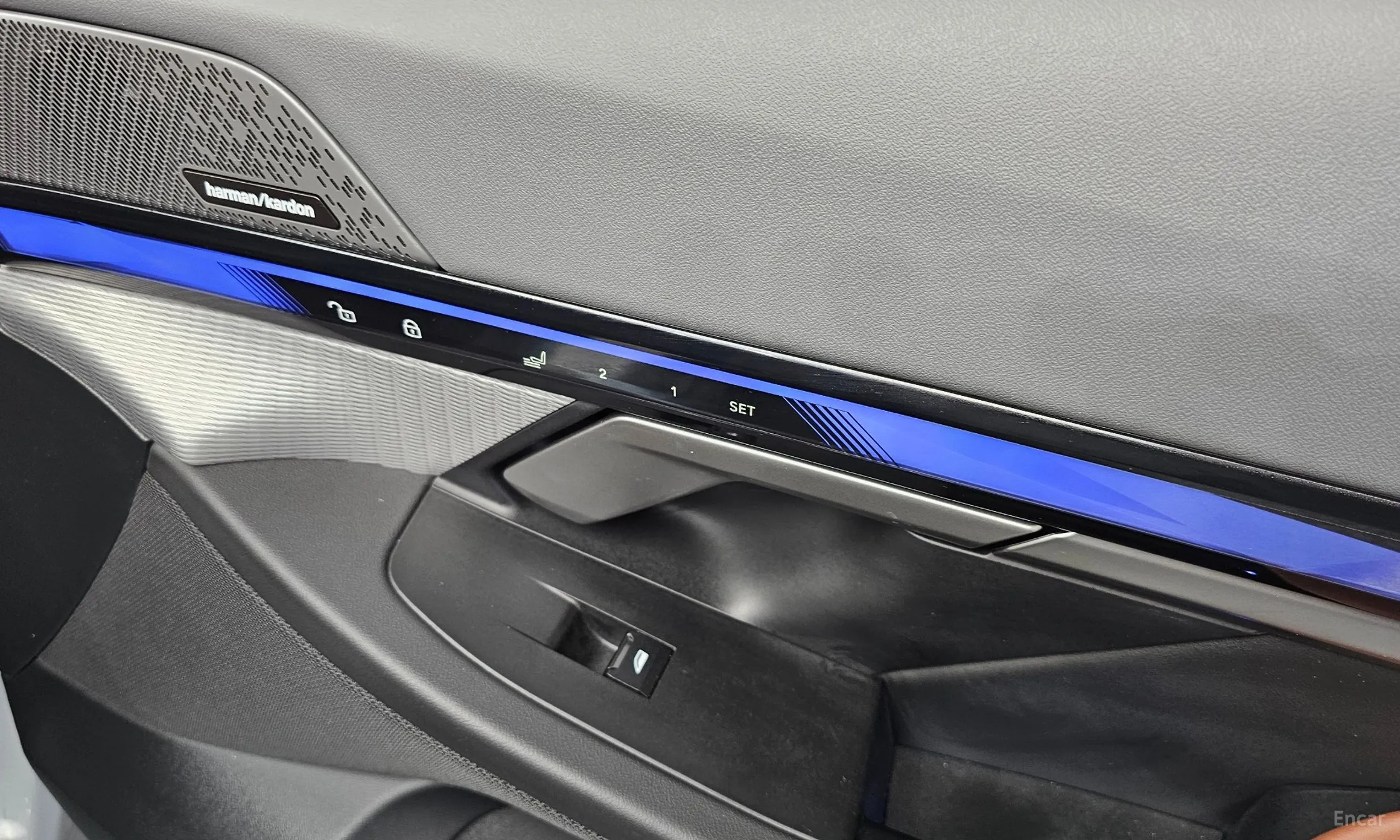 BMW 5 Series (G60) превью 20