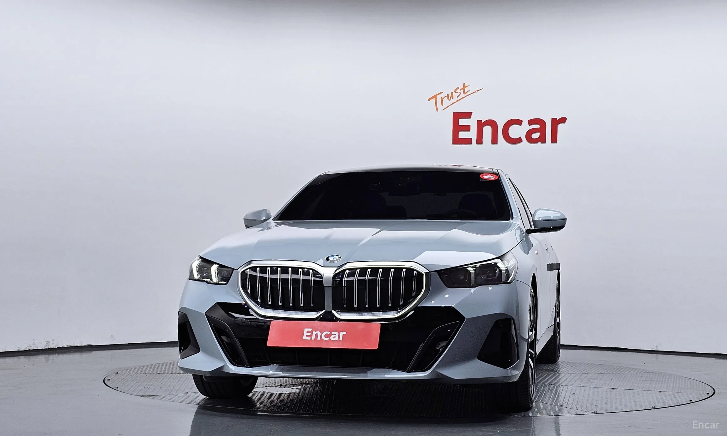 BMW 5 Series (G60) превью 3