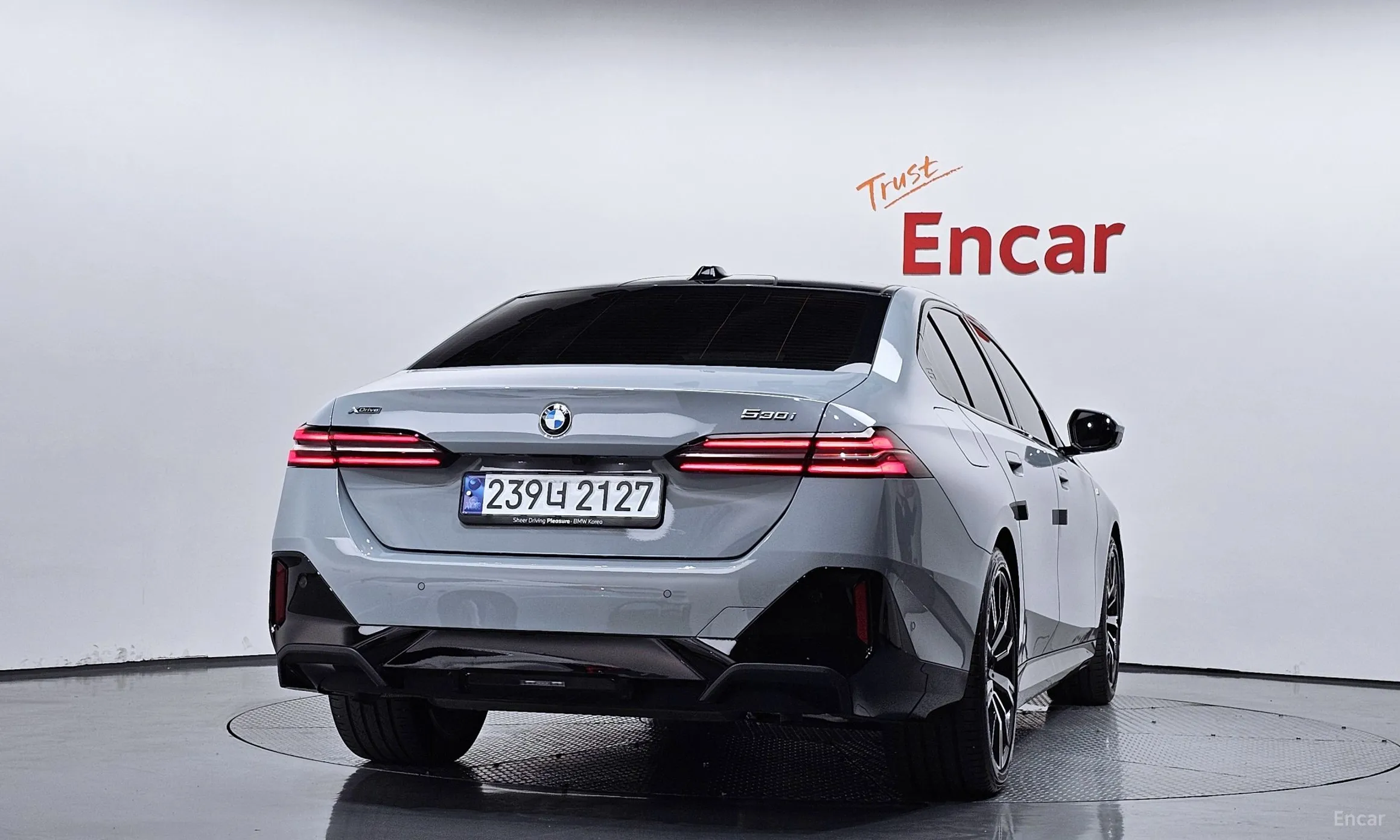 BMW 5 Series (G60) превью 4