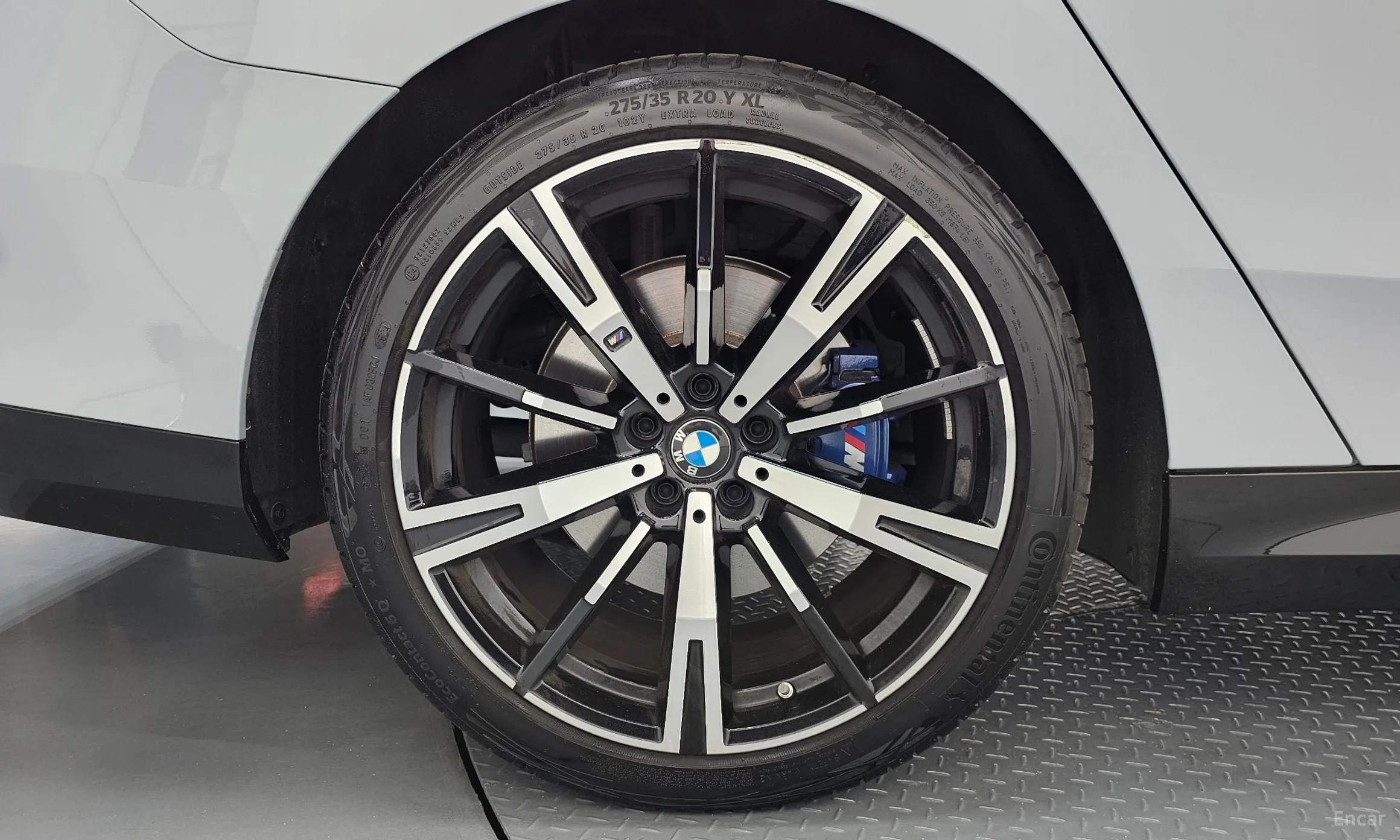 BMW 5 Series (G60) превью 5