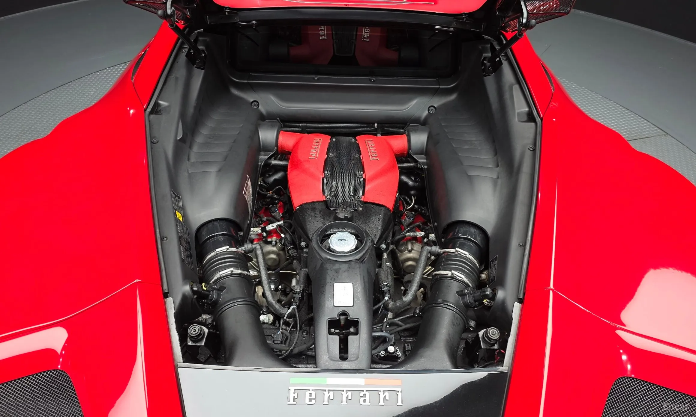 Ferrari F8 Tributo превью 20
