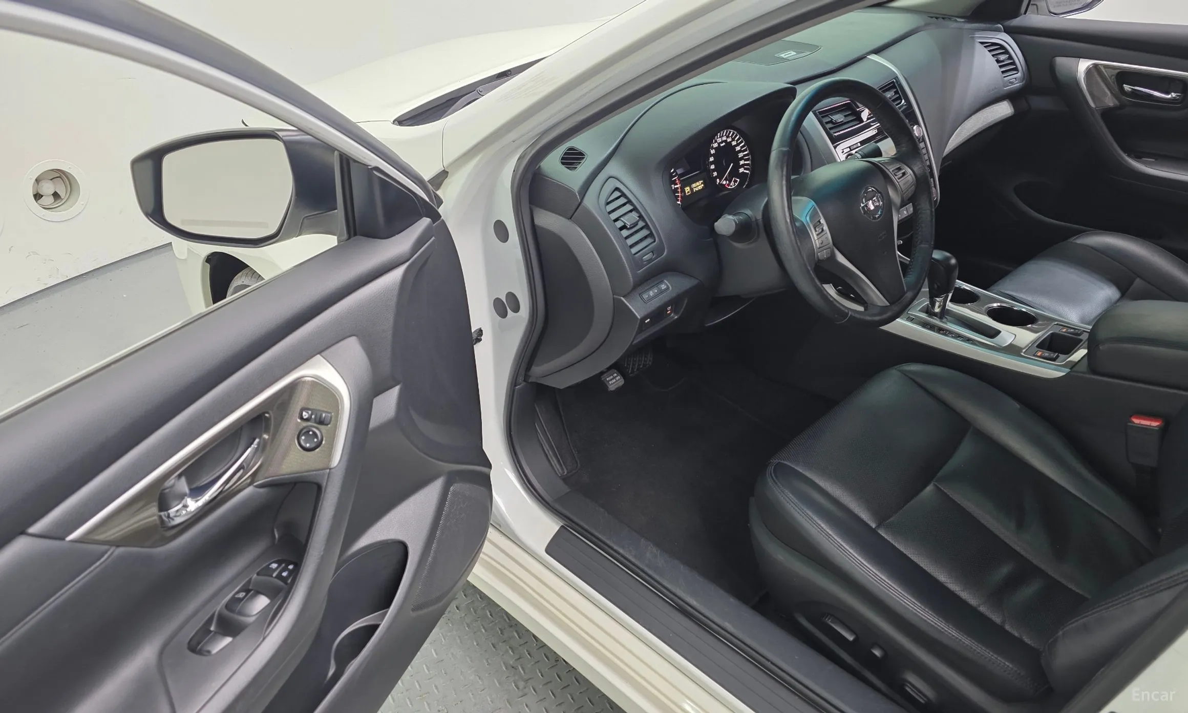 Nissan Altima превью 12