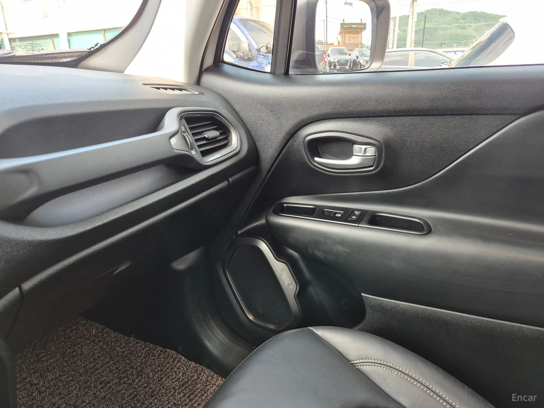 Jeep Renegade превью 11