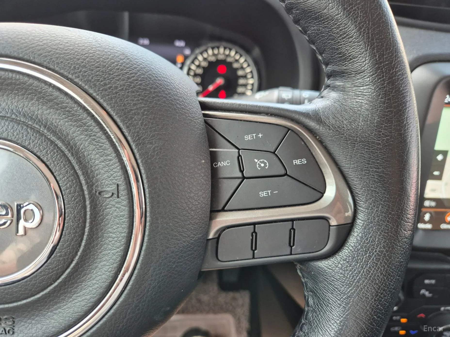 Jeep Renegade превью 13