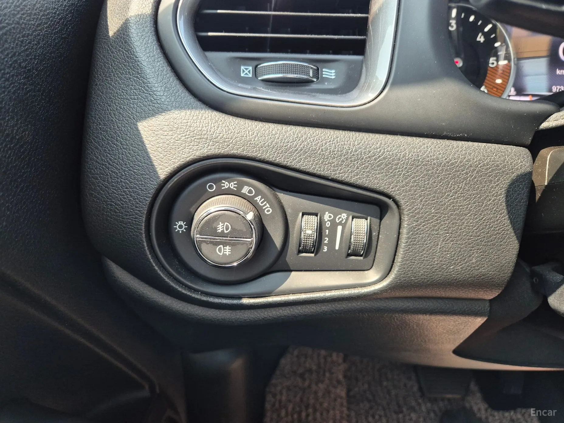 Jeep Renegade превью 14