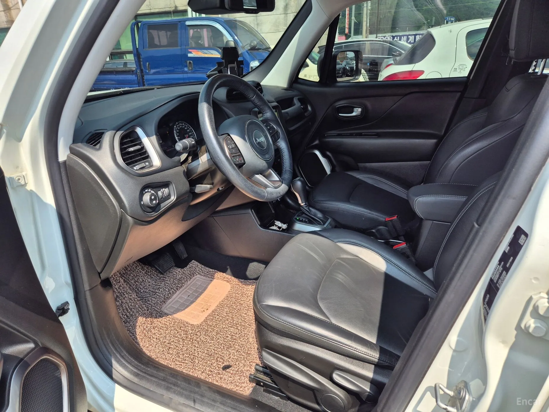 Jeep Renegade превью 15