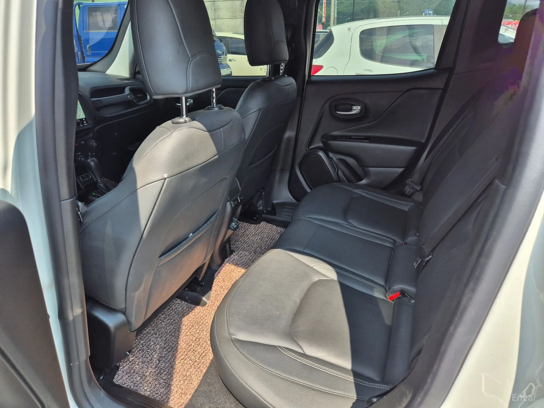 Jeep Renegade превью 17