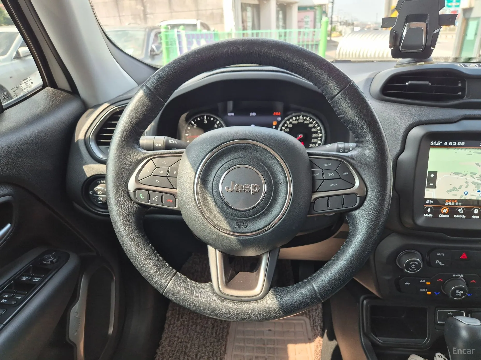 Jeep Renegade превью 6