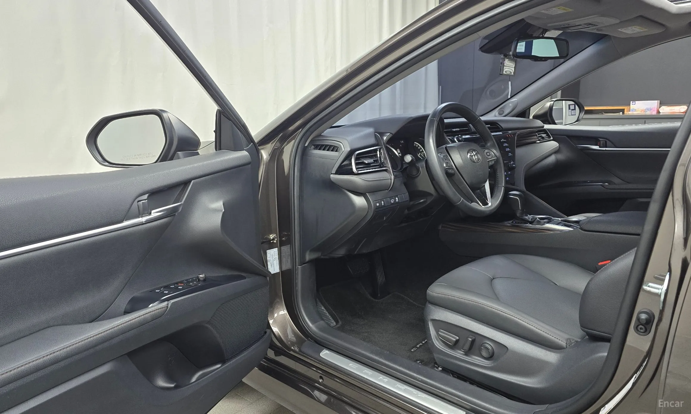Toyota Camry (XV70) превью 10