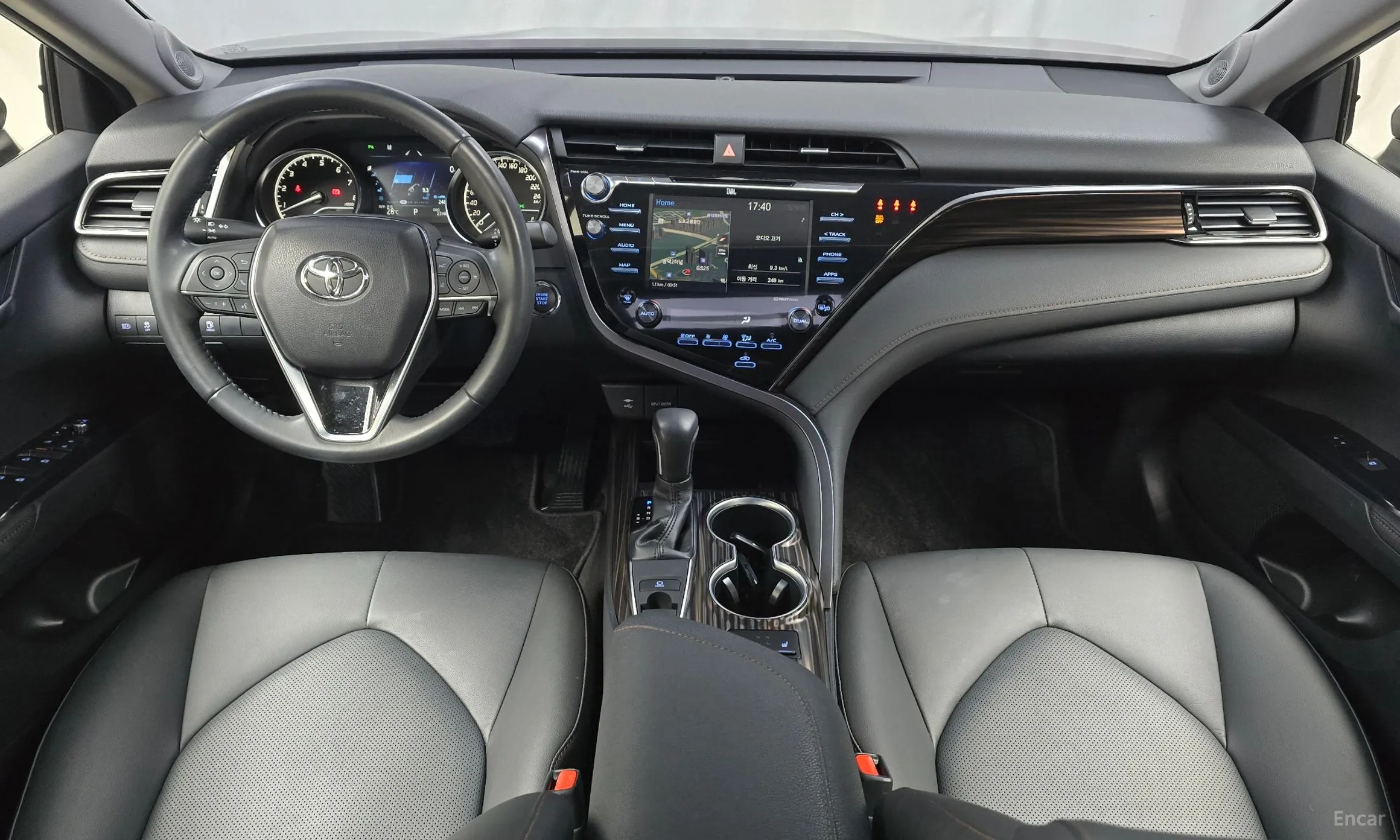 Toyota Camry (XV70) превью 7
