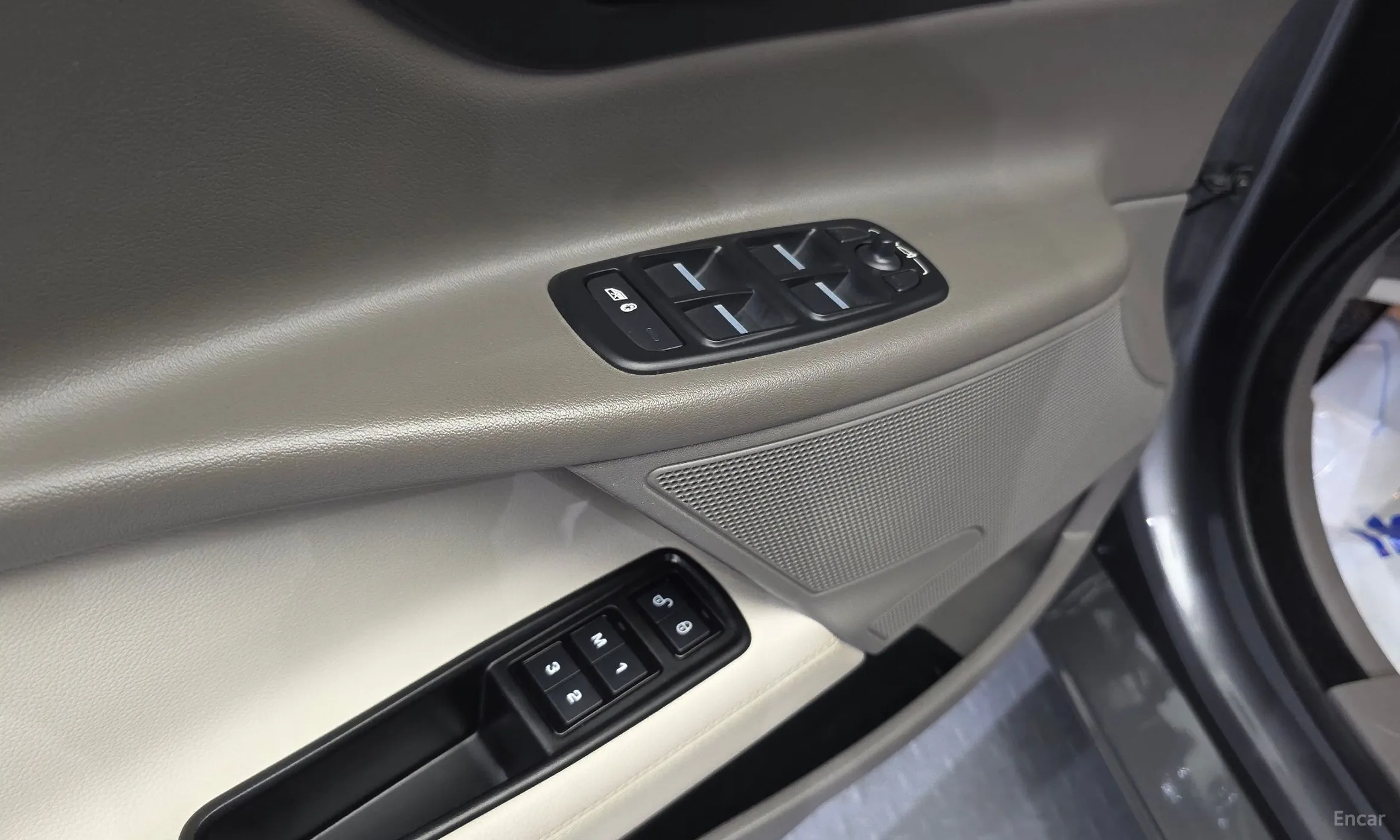 Jaguar XE превью 13