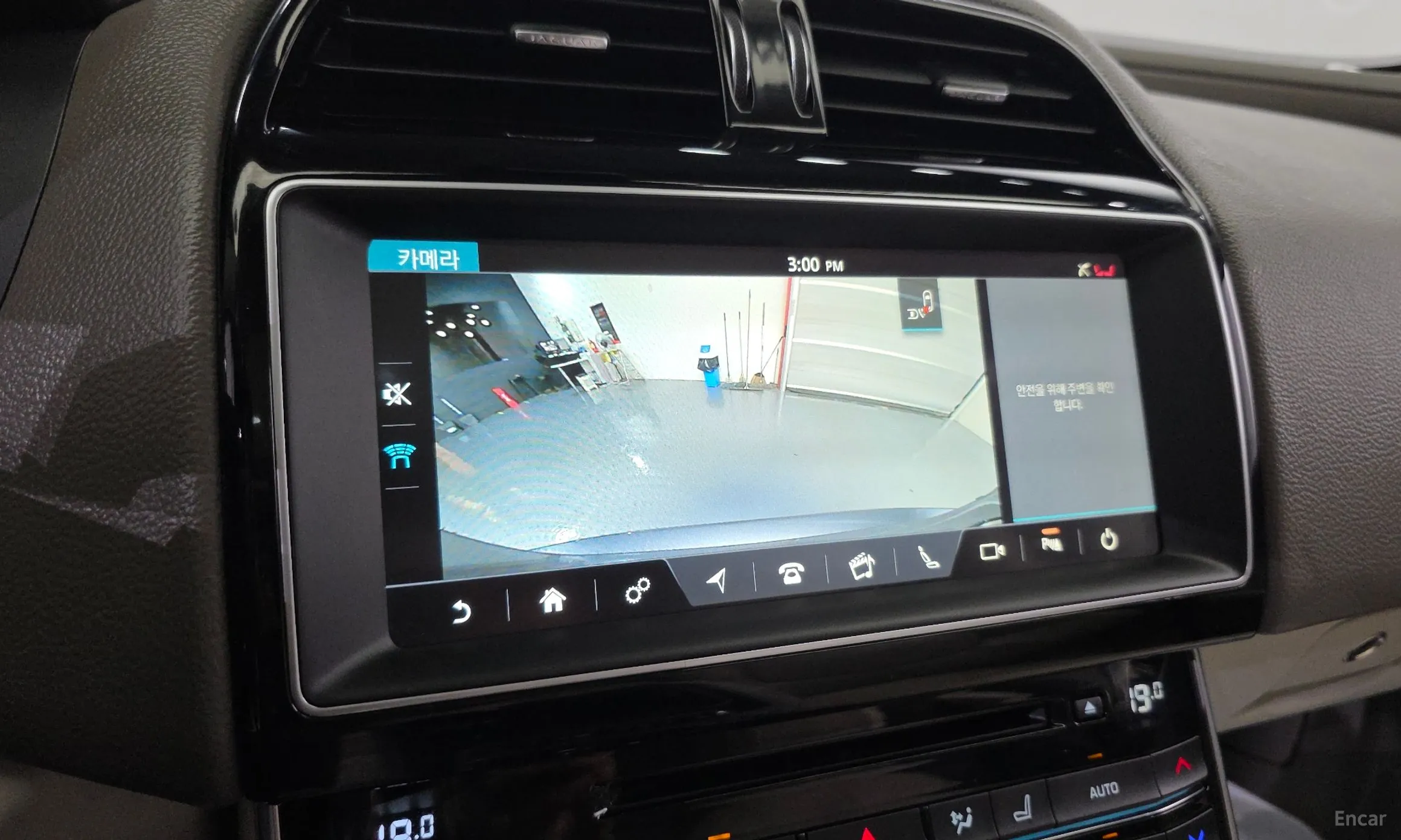 Jaguar XE превью 17