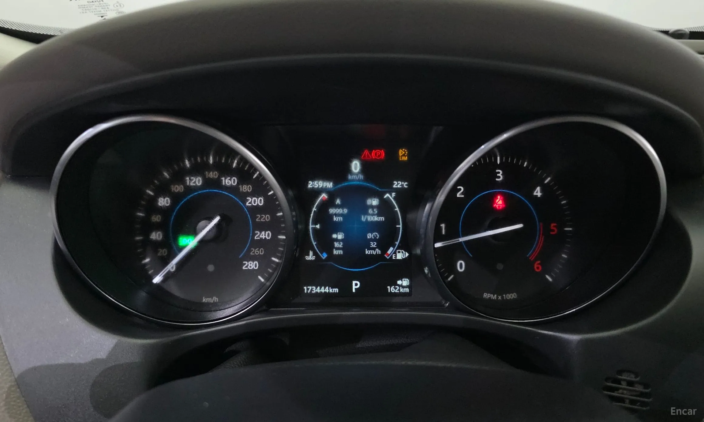 Jaguar XE превью 8
