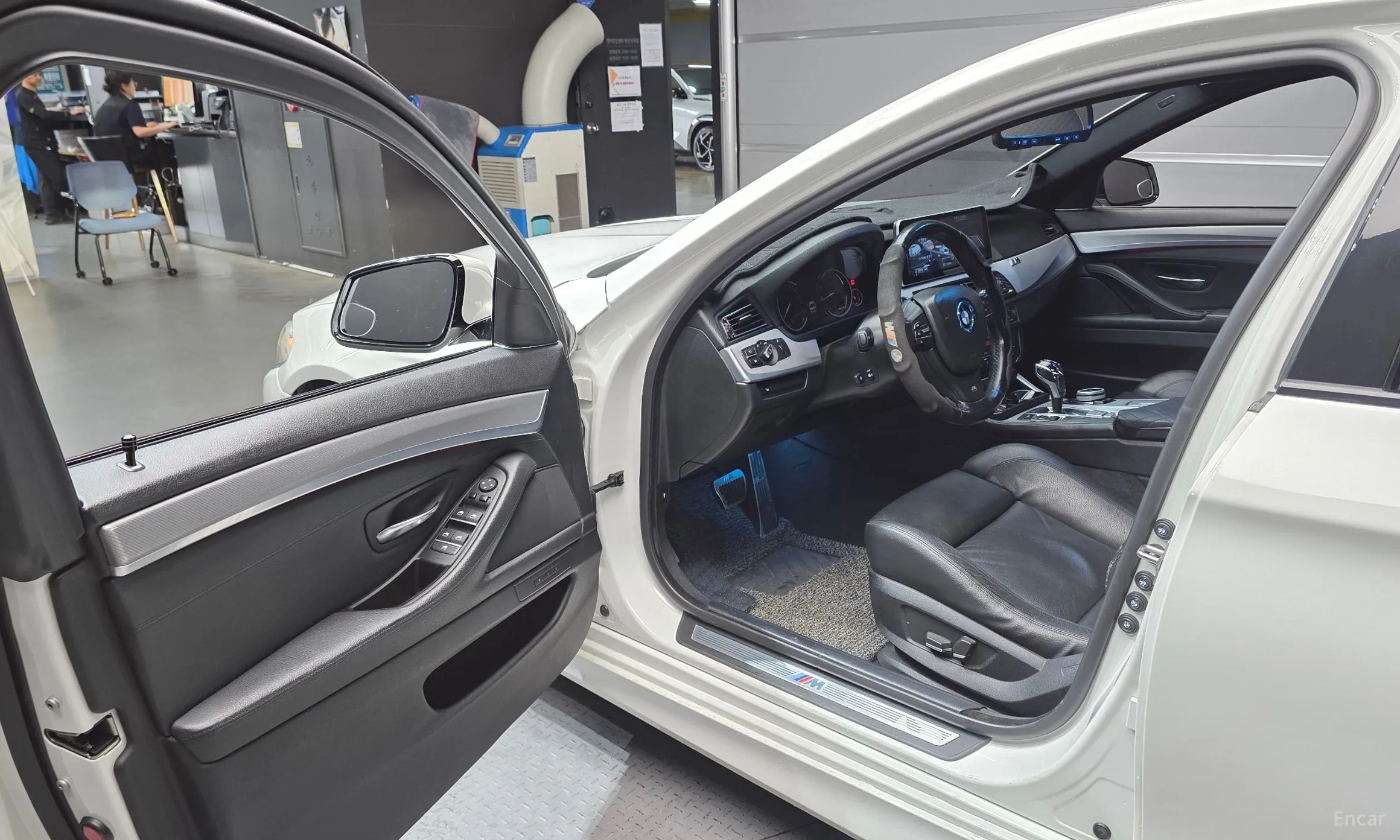 BMW 5 Series (F10) превью 10