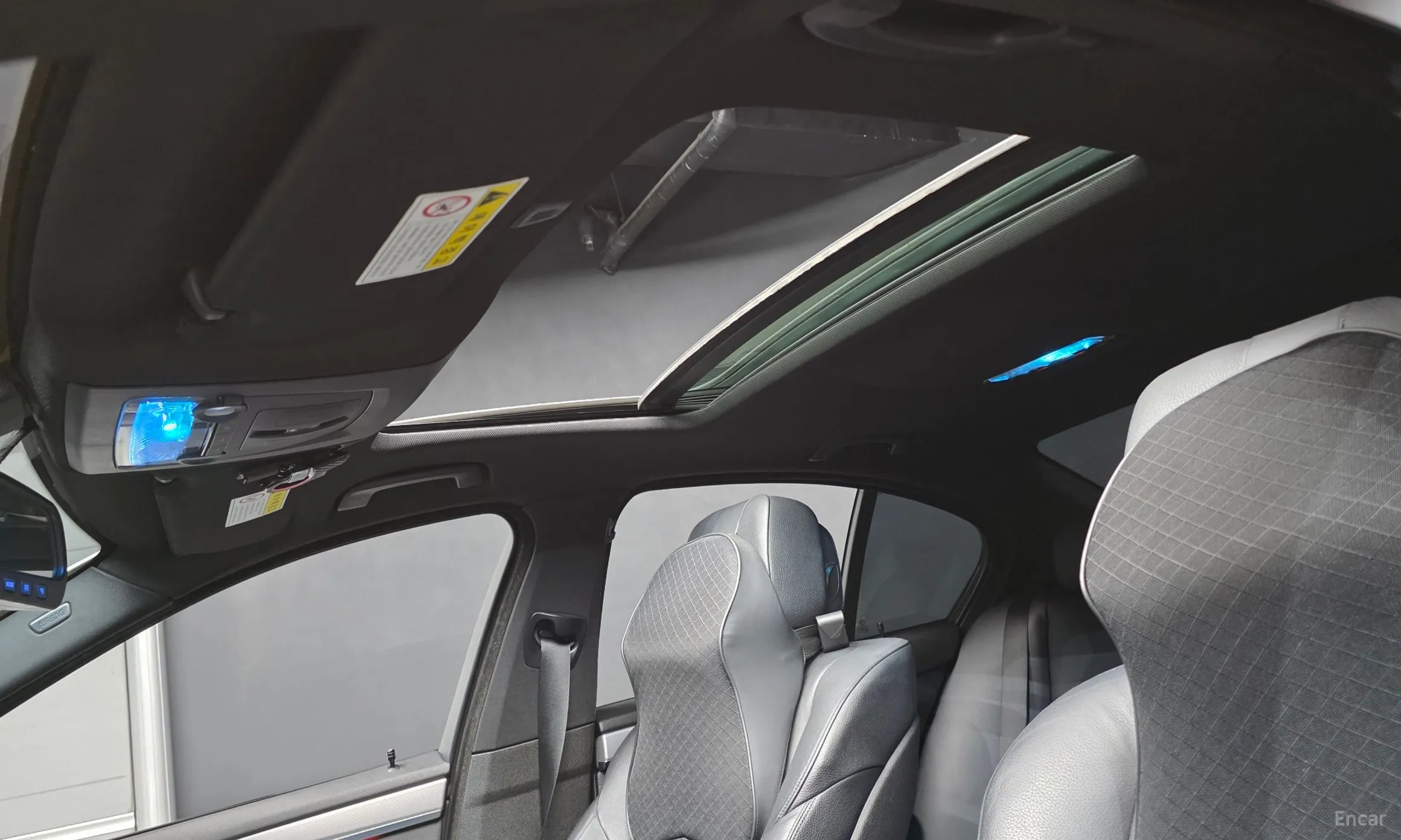 BMW 5 Series (F10) превью 19