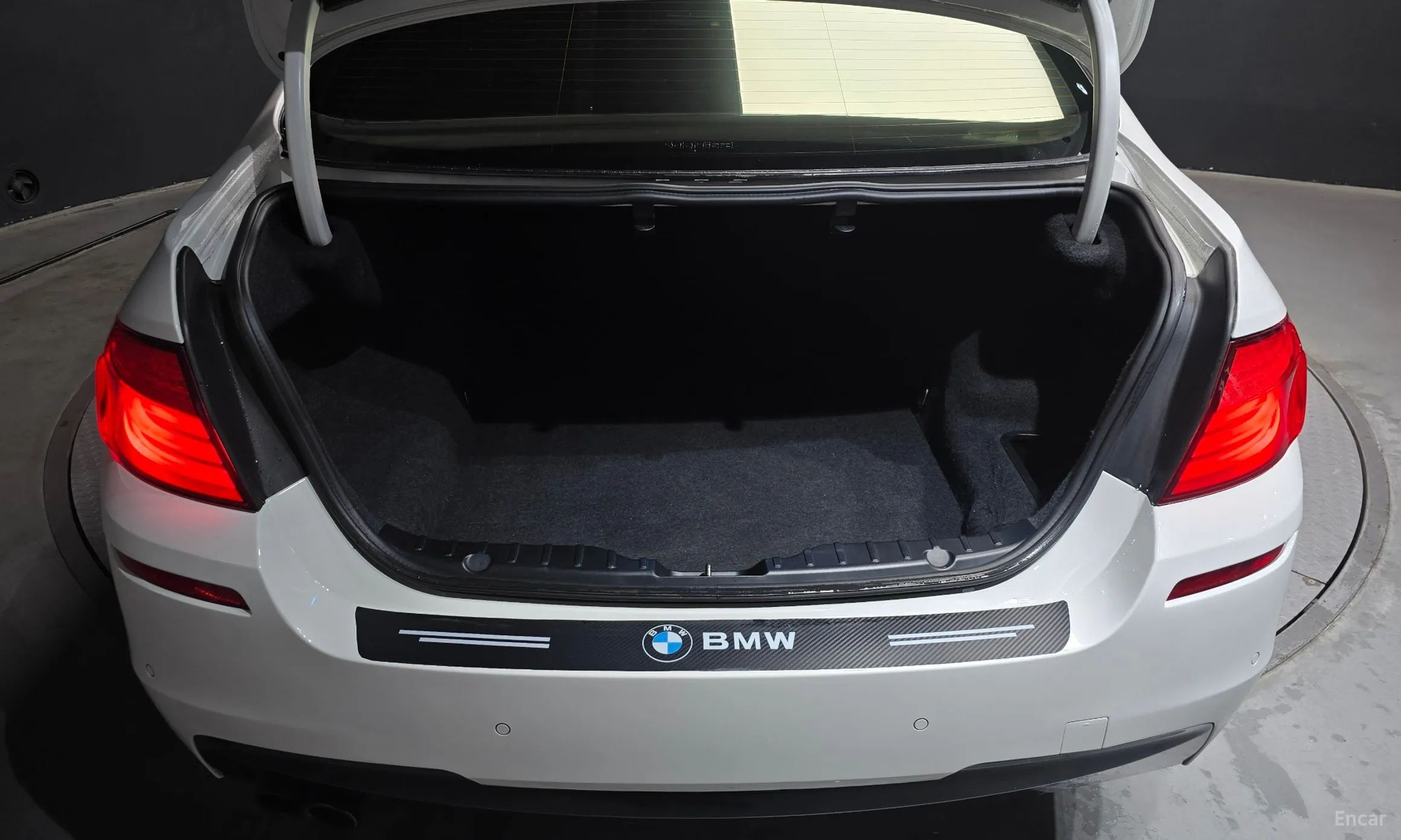 BMW 5 Series (F10) превью 20