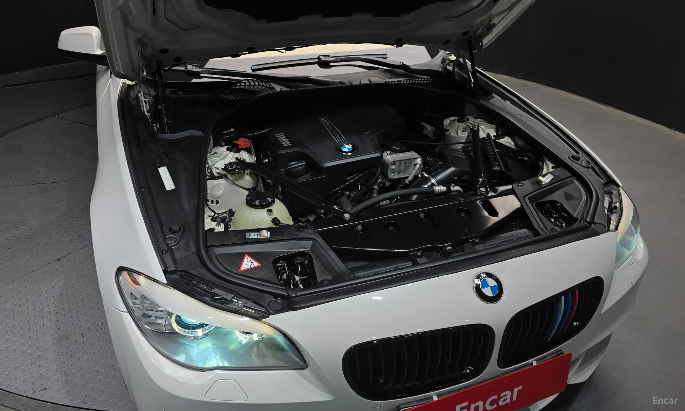 BMW 5 Series (F10) превью 6