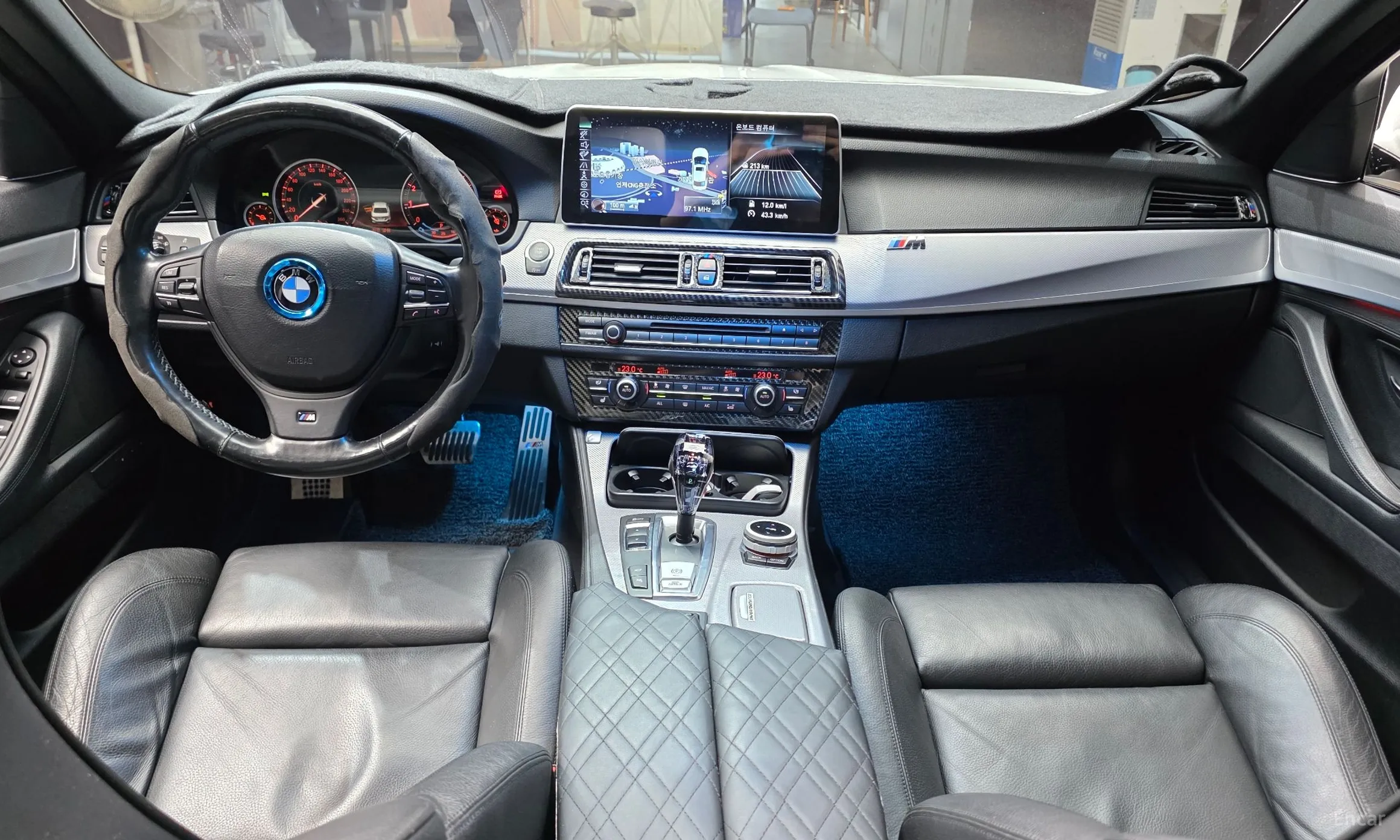 BMW 5 Series (F10) превью 7