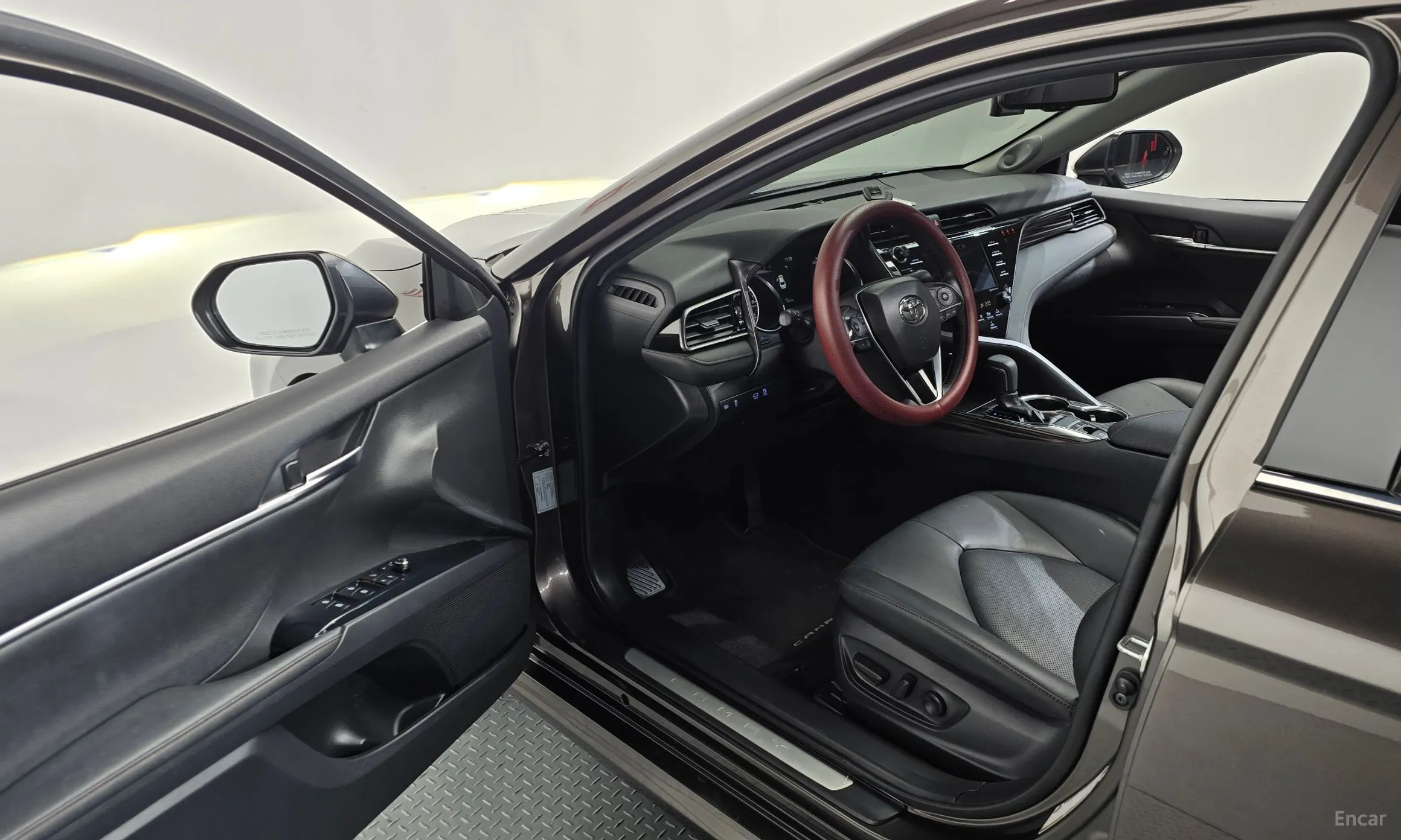 Toyota Camry (XV70) превью 10