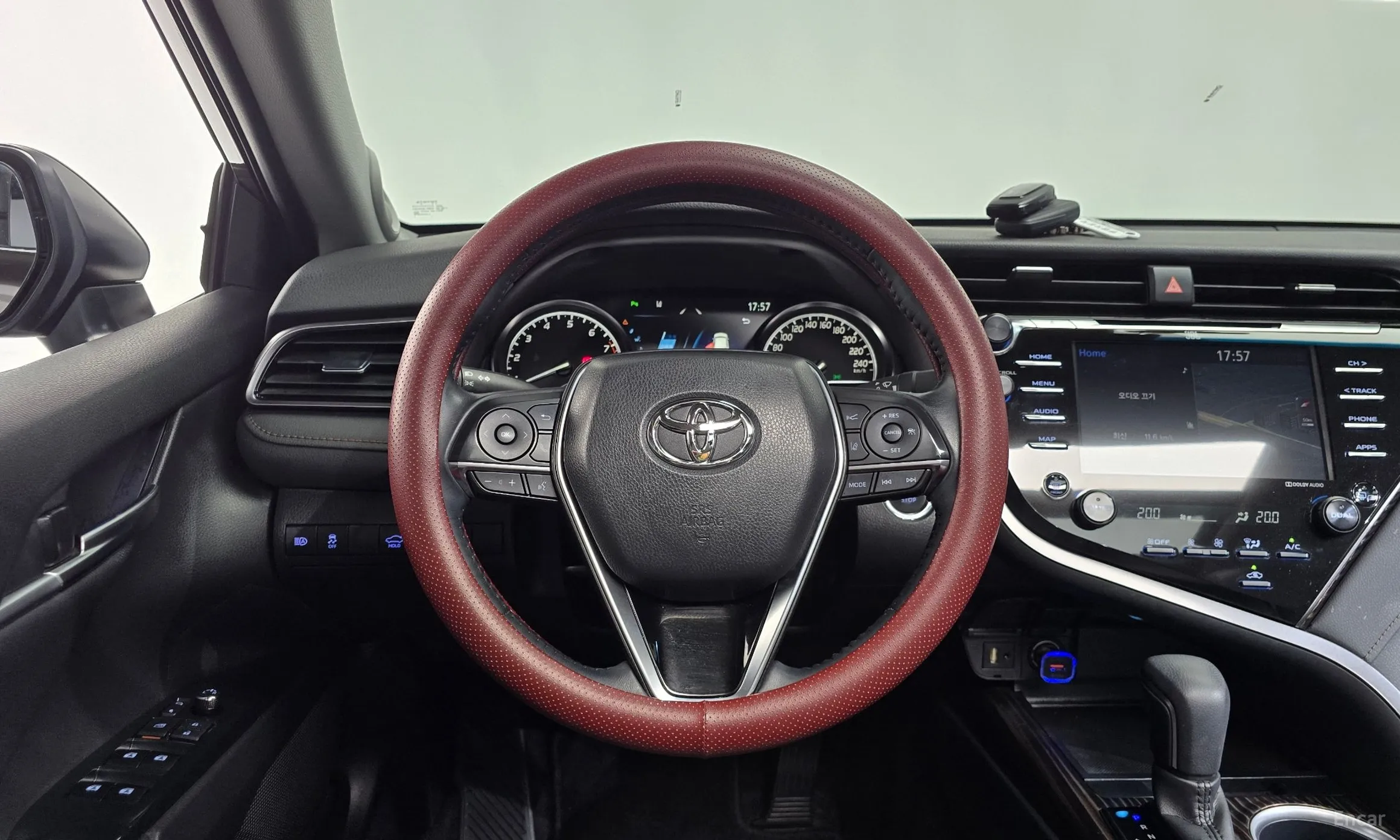 Toyota Camry (XV70) превью 12
