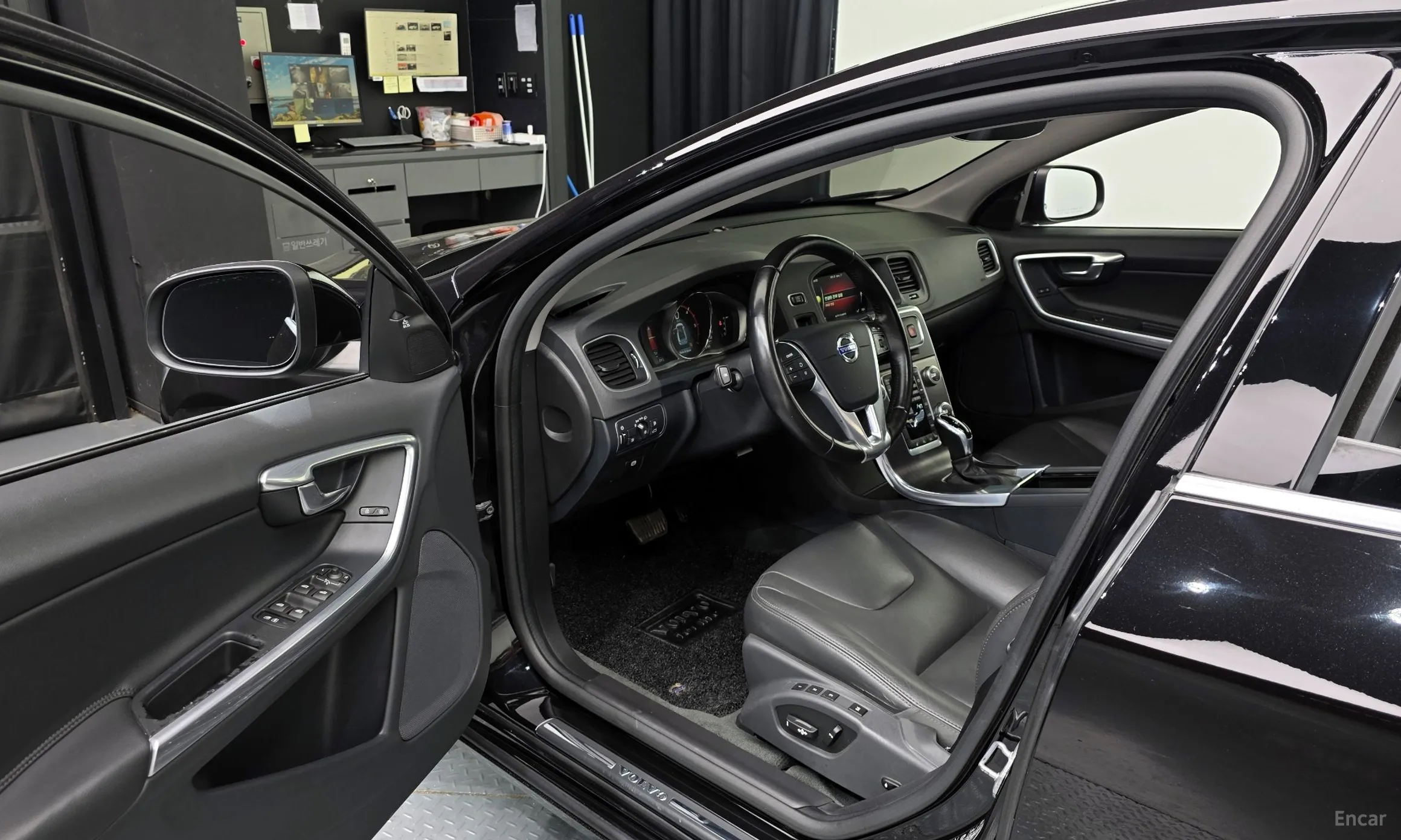 Volvo S60 превью 10