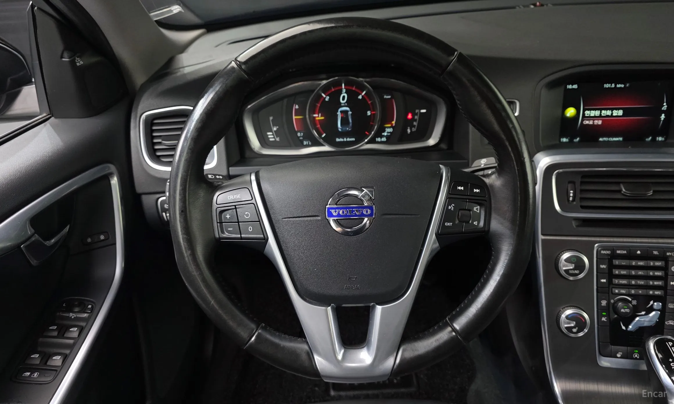 Volvo S60 превью 11