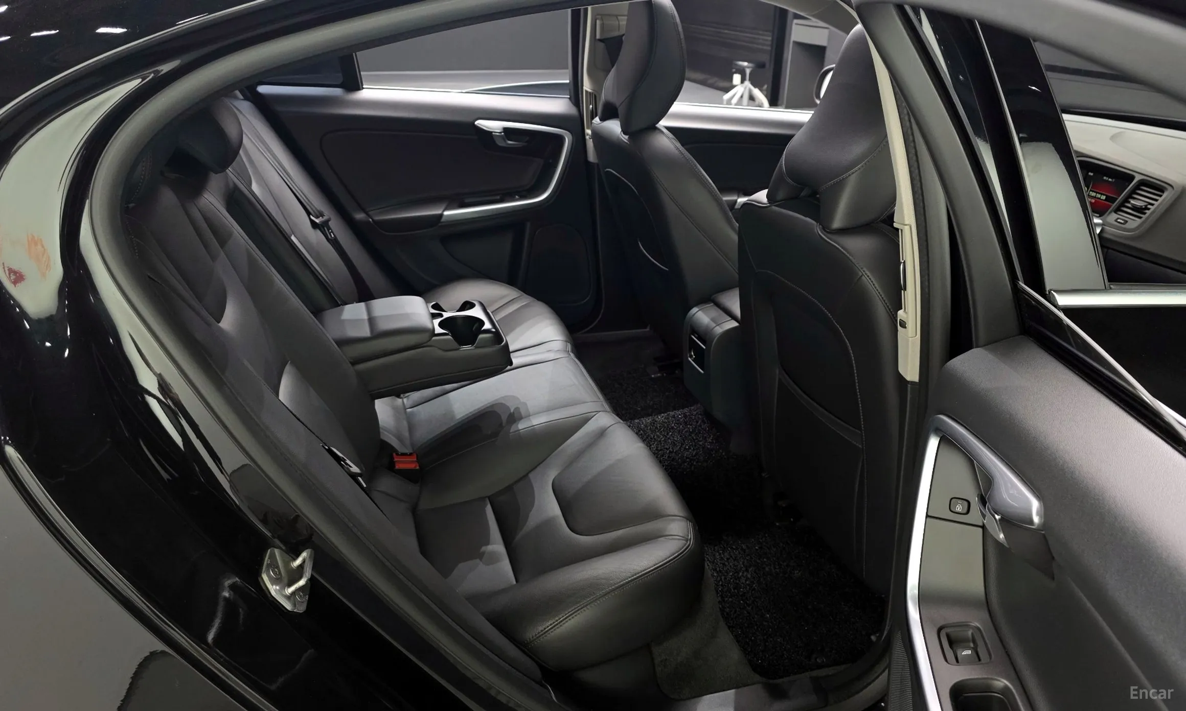 Volvo S60 превью 20