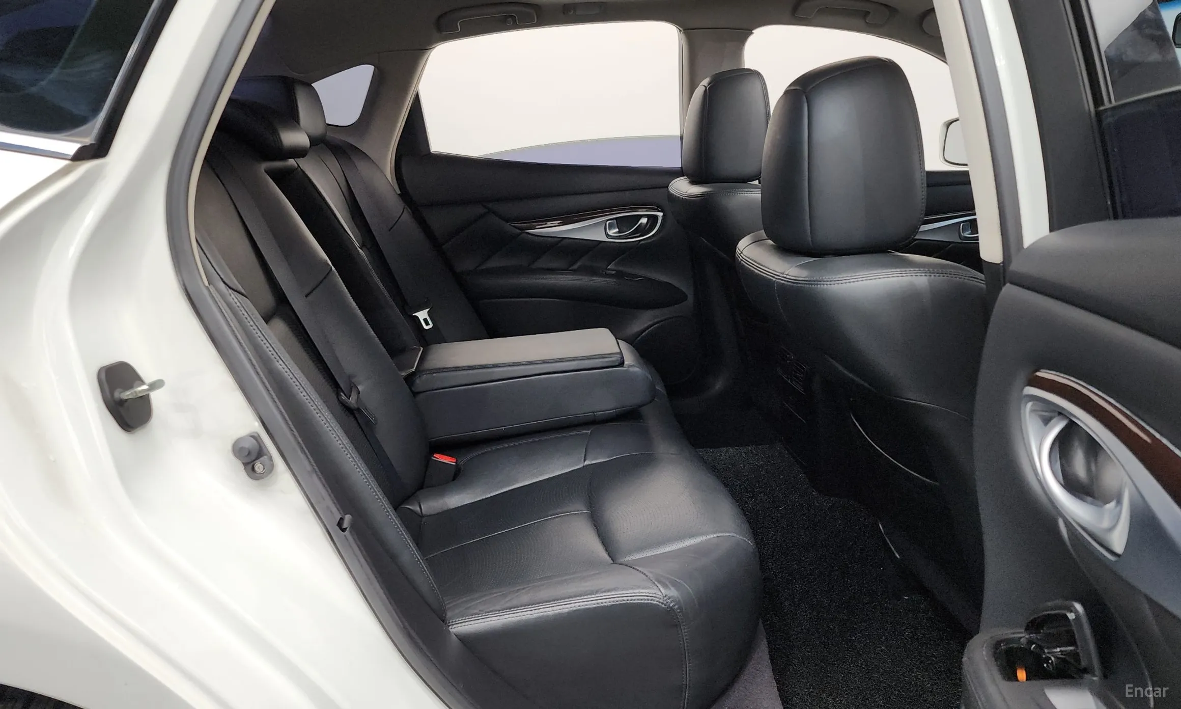 Infiniti Q70 превью 11