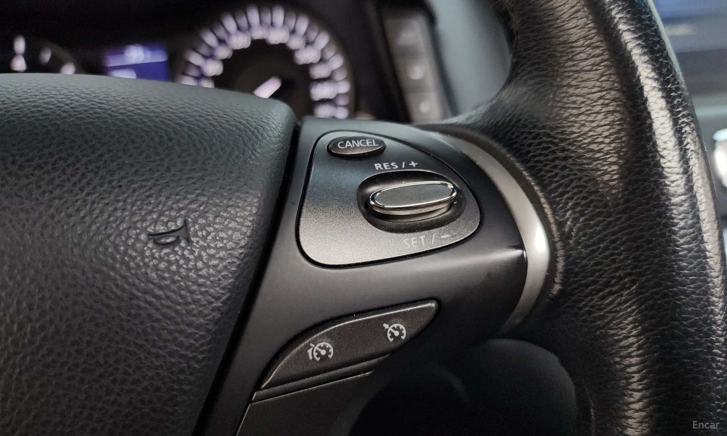 Infiniti Q70 превью 16