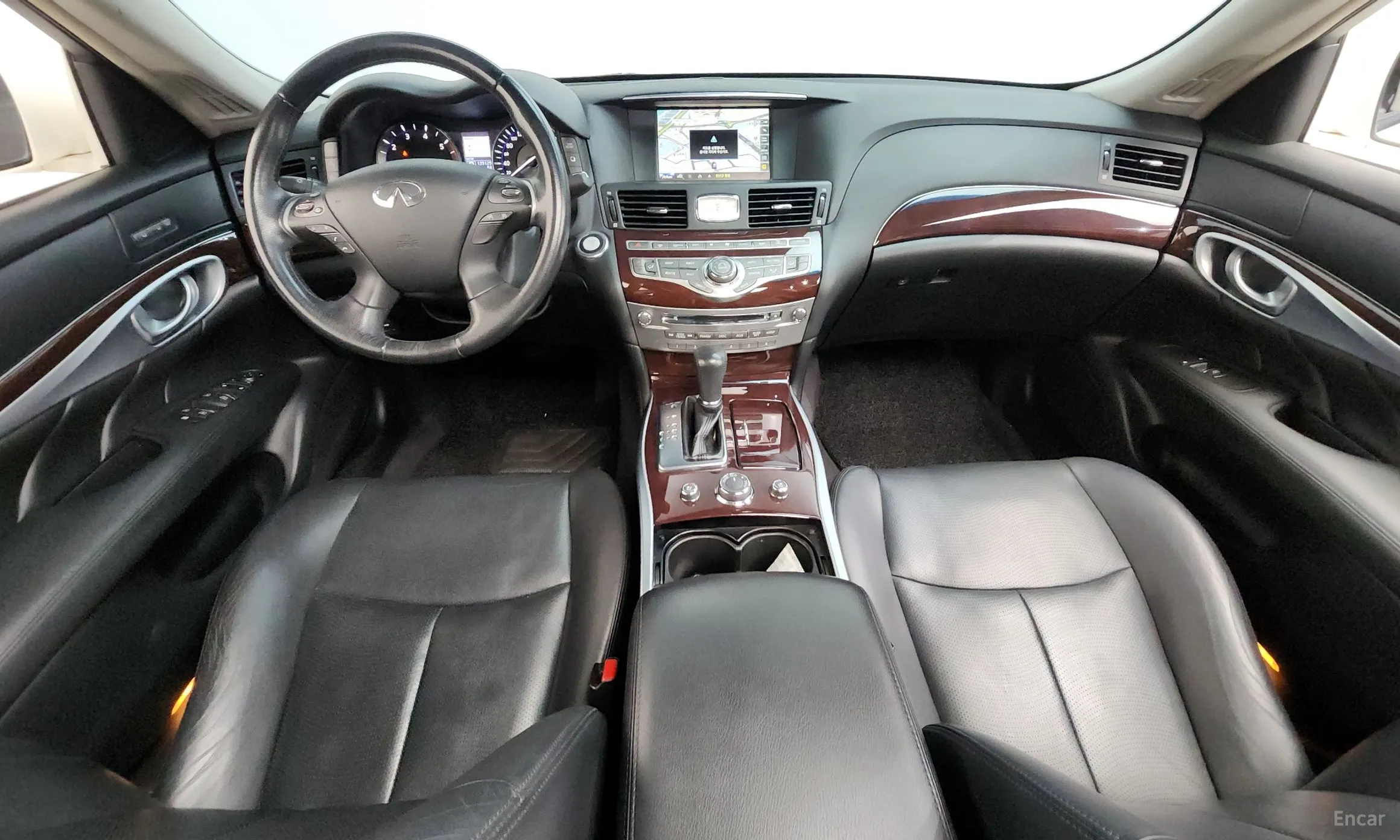 Infiniti Q70 превью 7