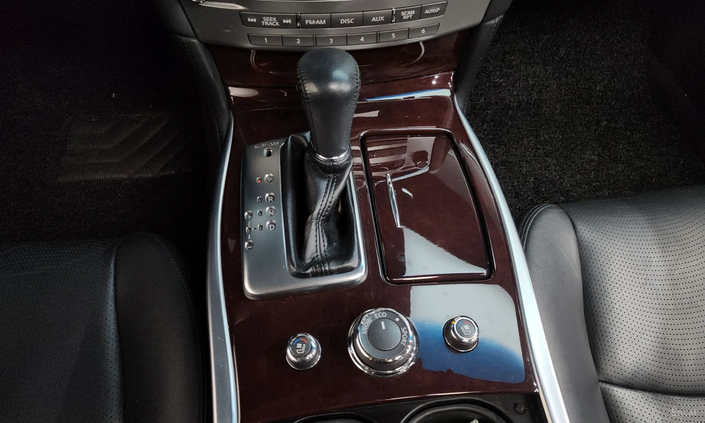 Infiniti Q70 превью 9