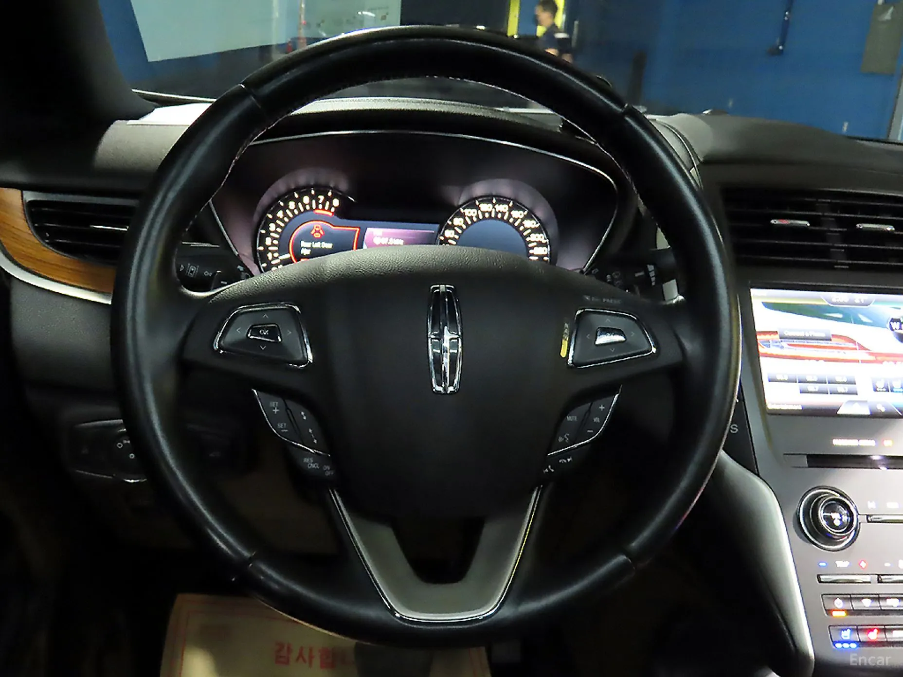 Lincoln MKC превью 10
