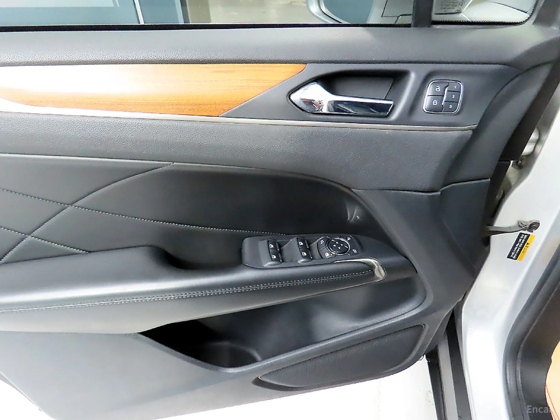 Lincoln MKC превью 15