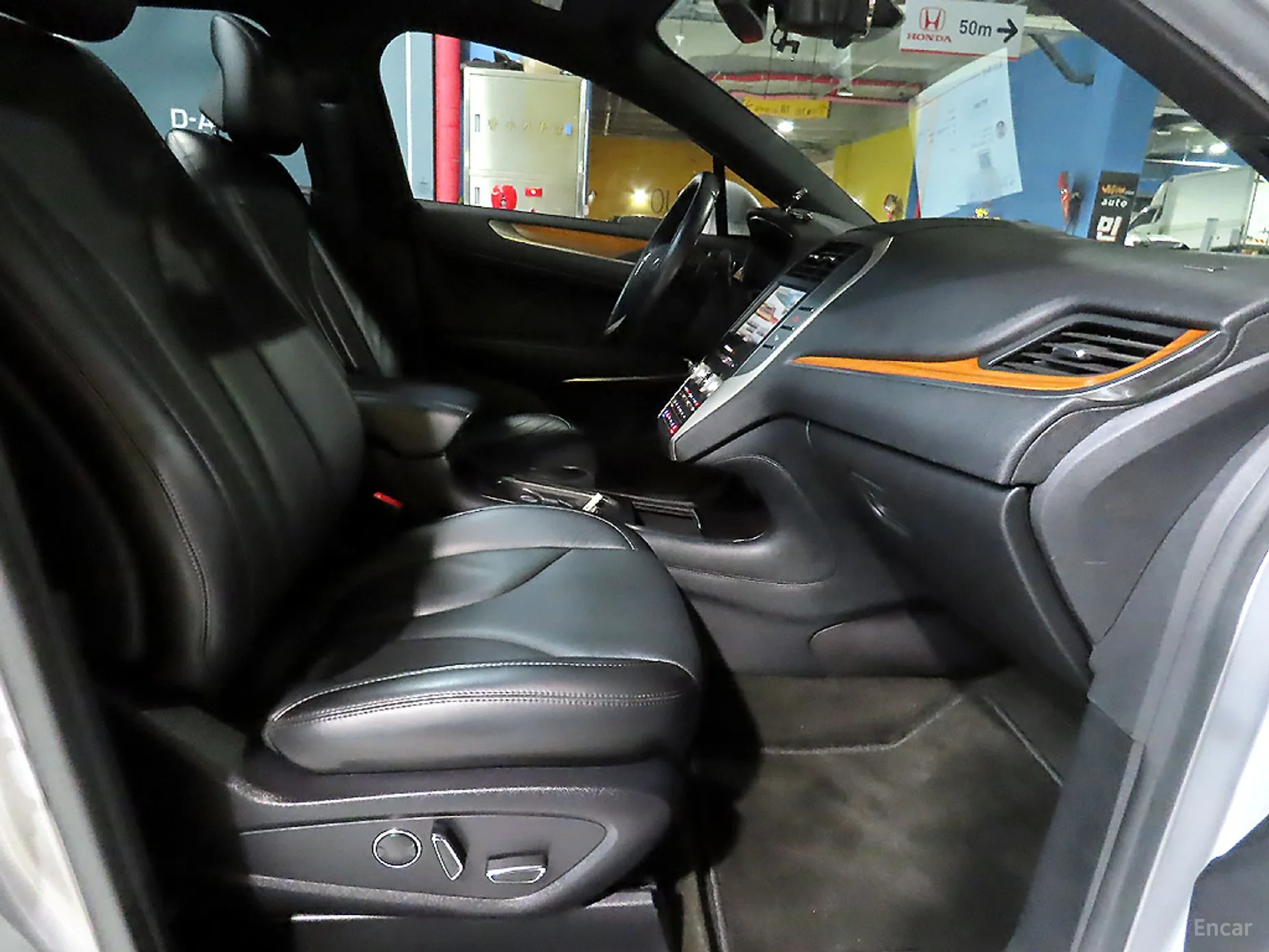 Lincoln MKC превью 8
