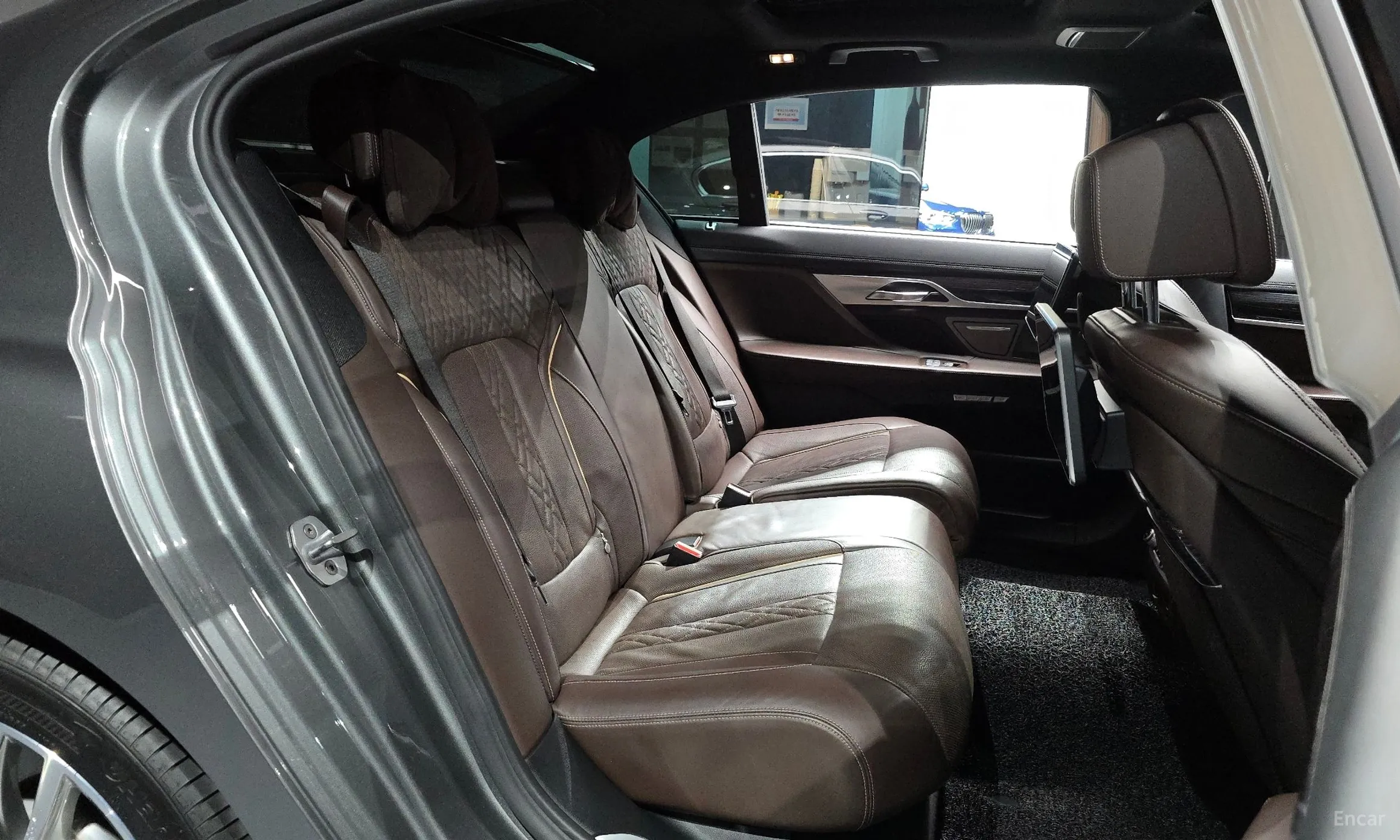 BMW 7 Series (G11) превью 11