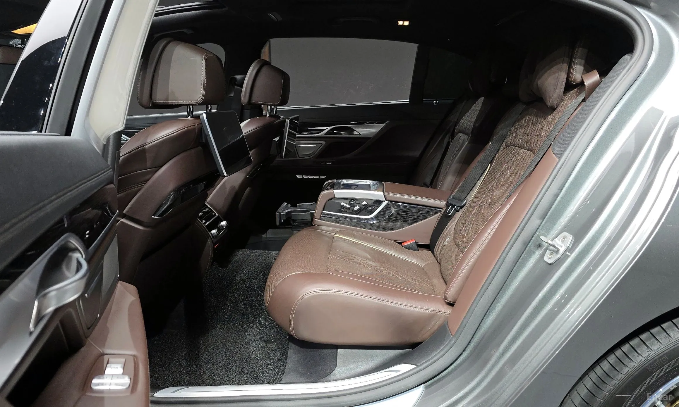 BMW 7 Series (G11) превью 12
