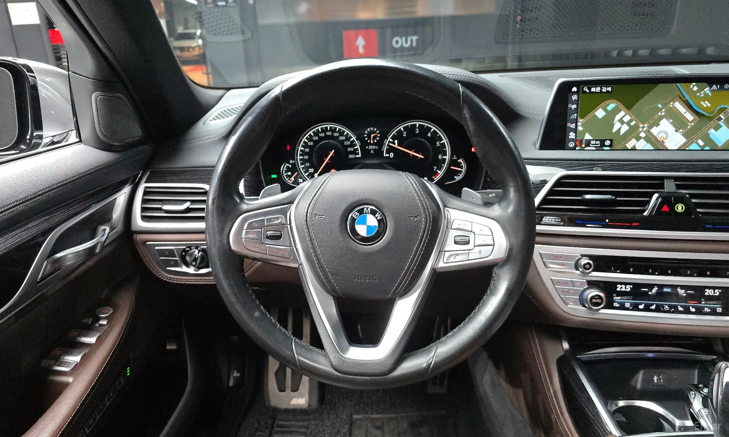 BMW 7 Series (G11) превью 13