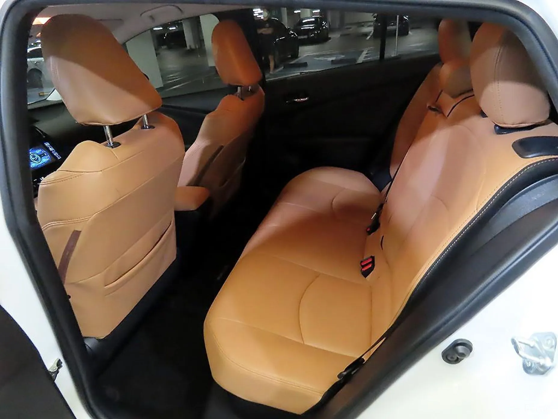 Toyota Prius 4th Generation превью 10