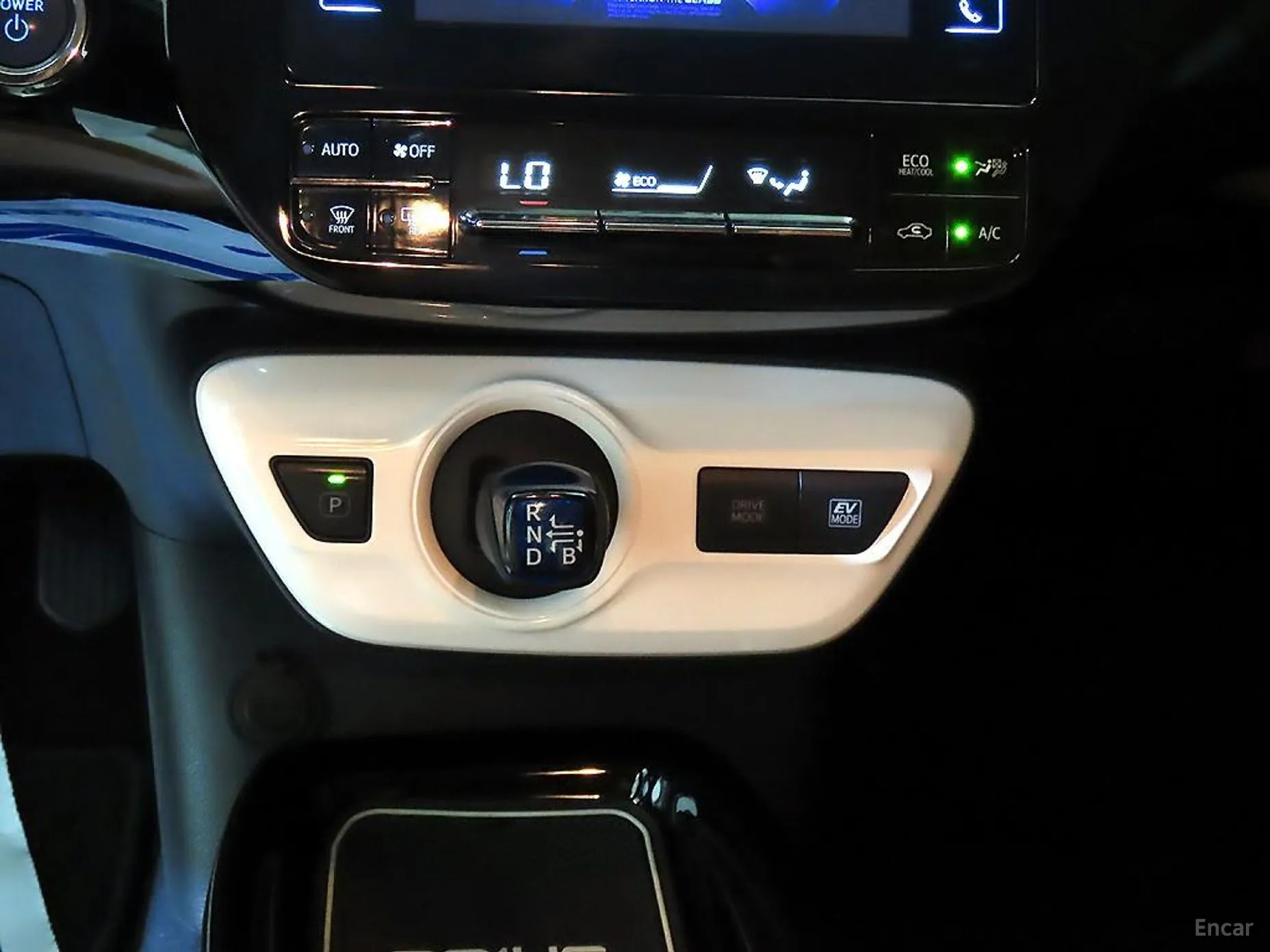 Toyota Prius 4th Generation превью 12
