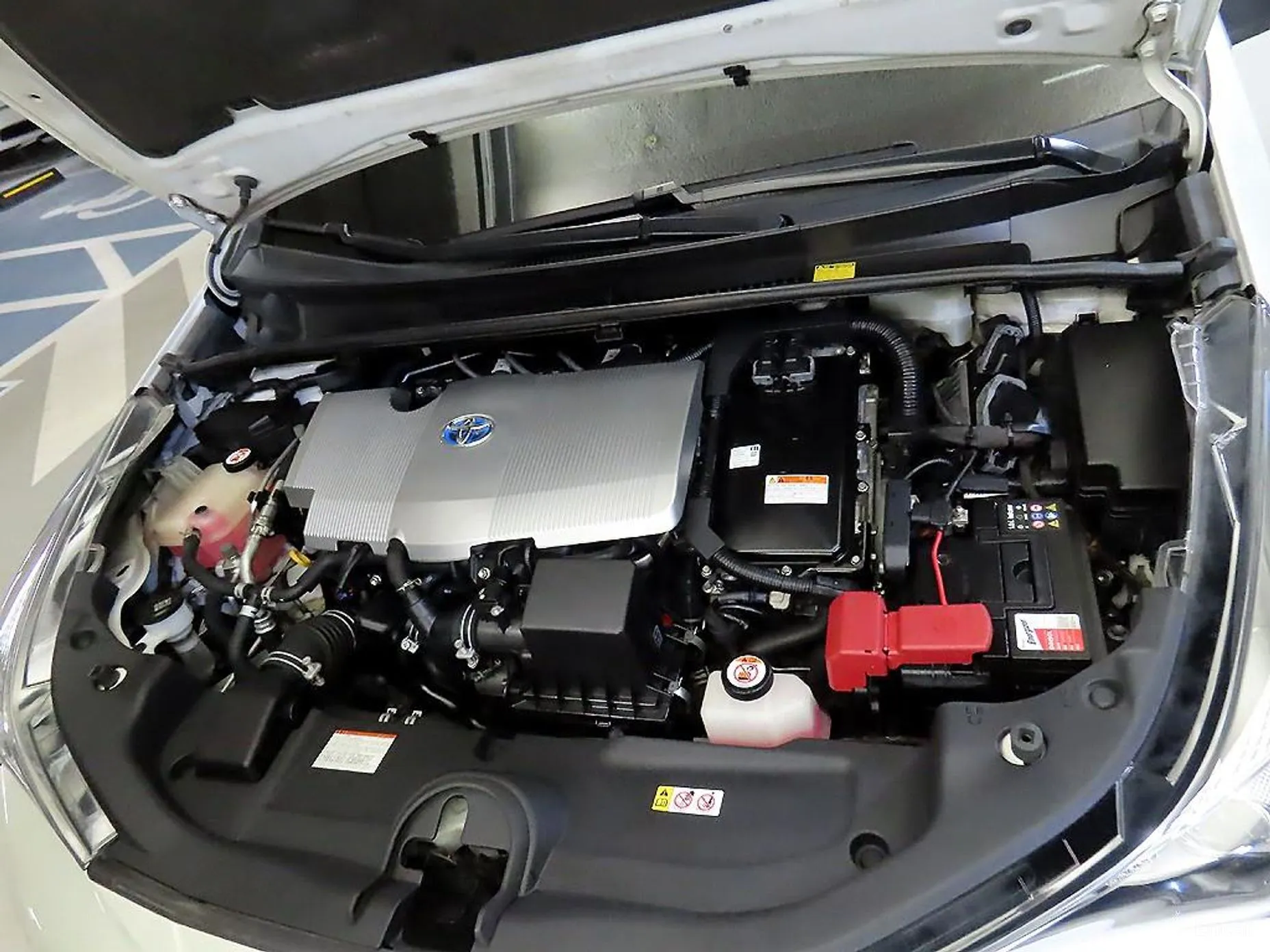 Toyota Prius 4th Generation превью 19