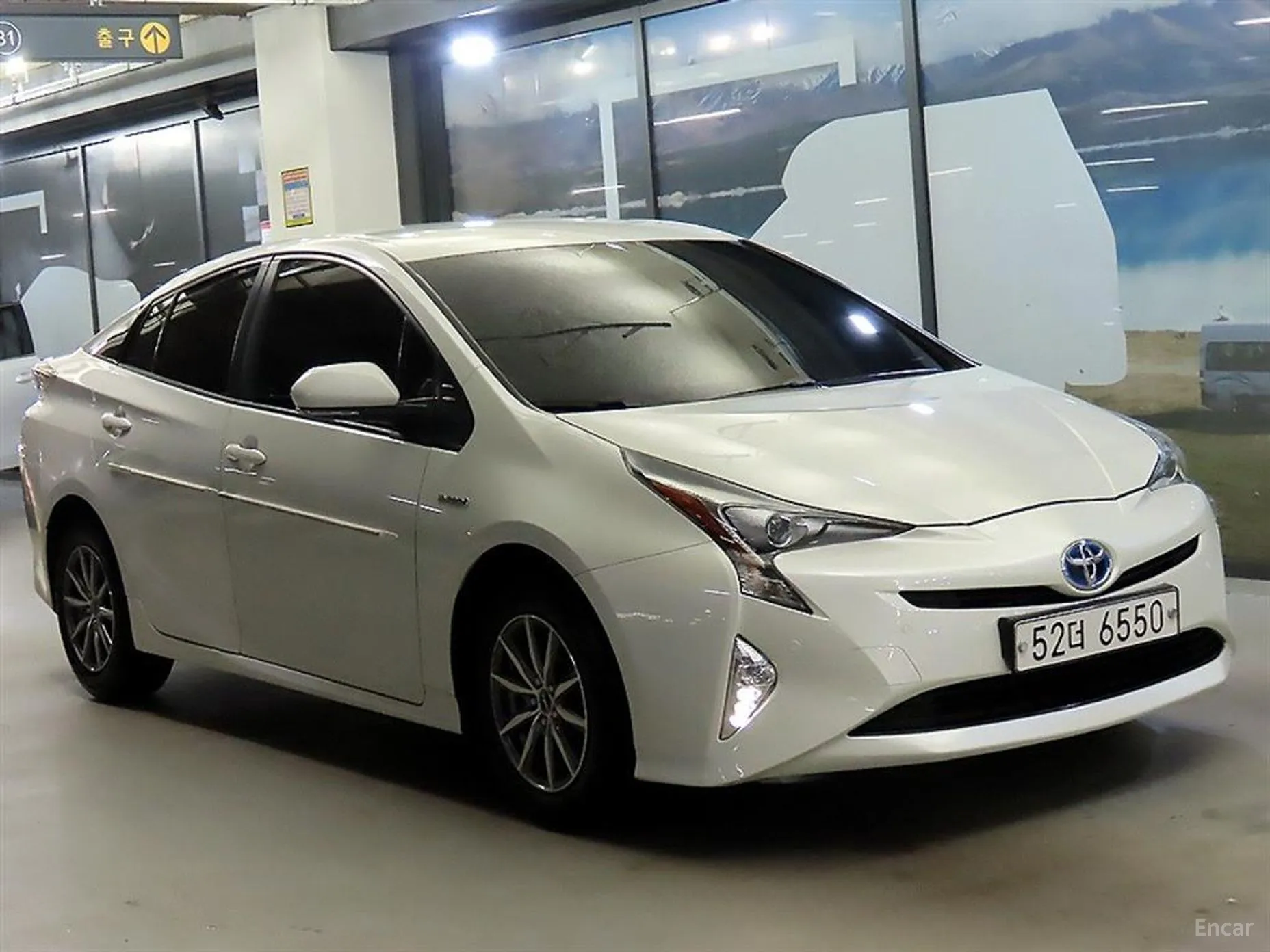 Toyota Prius 4th Generation превью 3