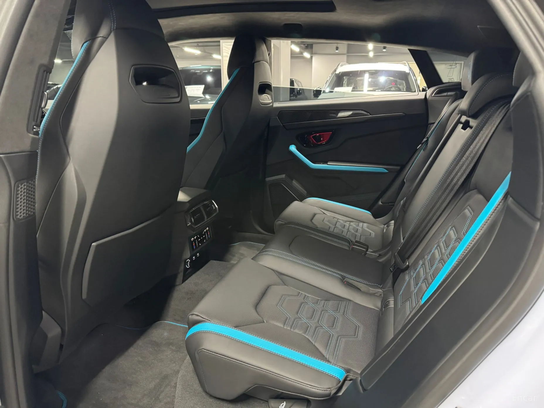Lamborghini Urus превью 12