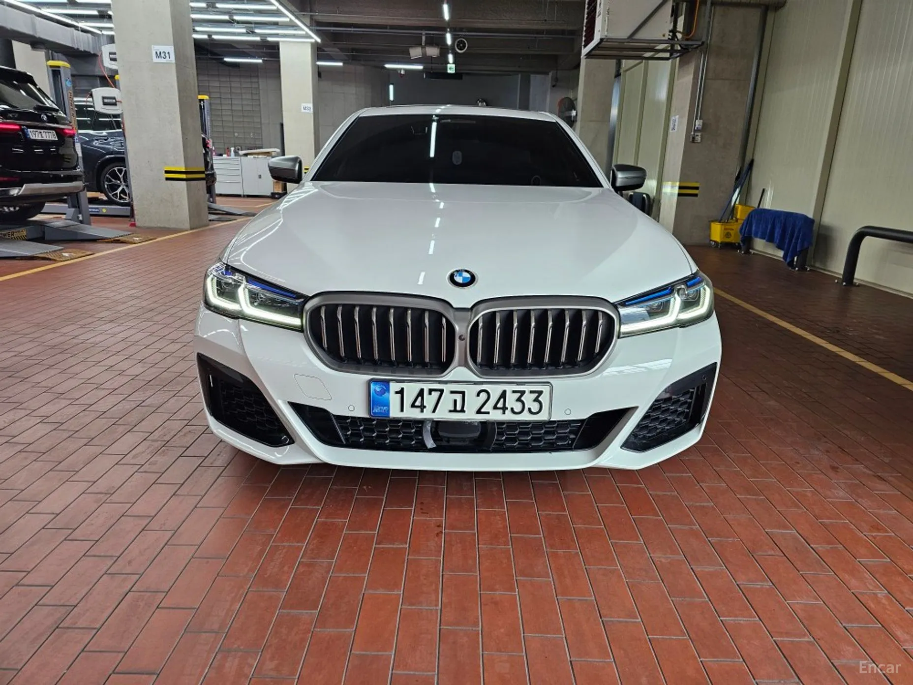 BMW 5 Series (G30) превью 2