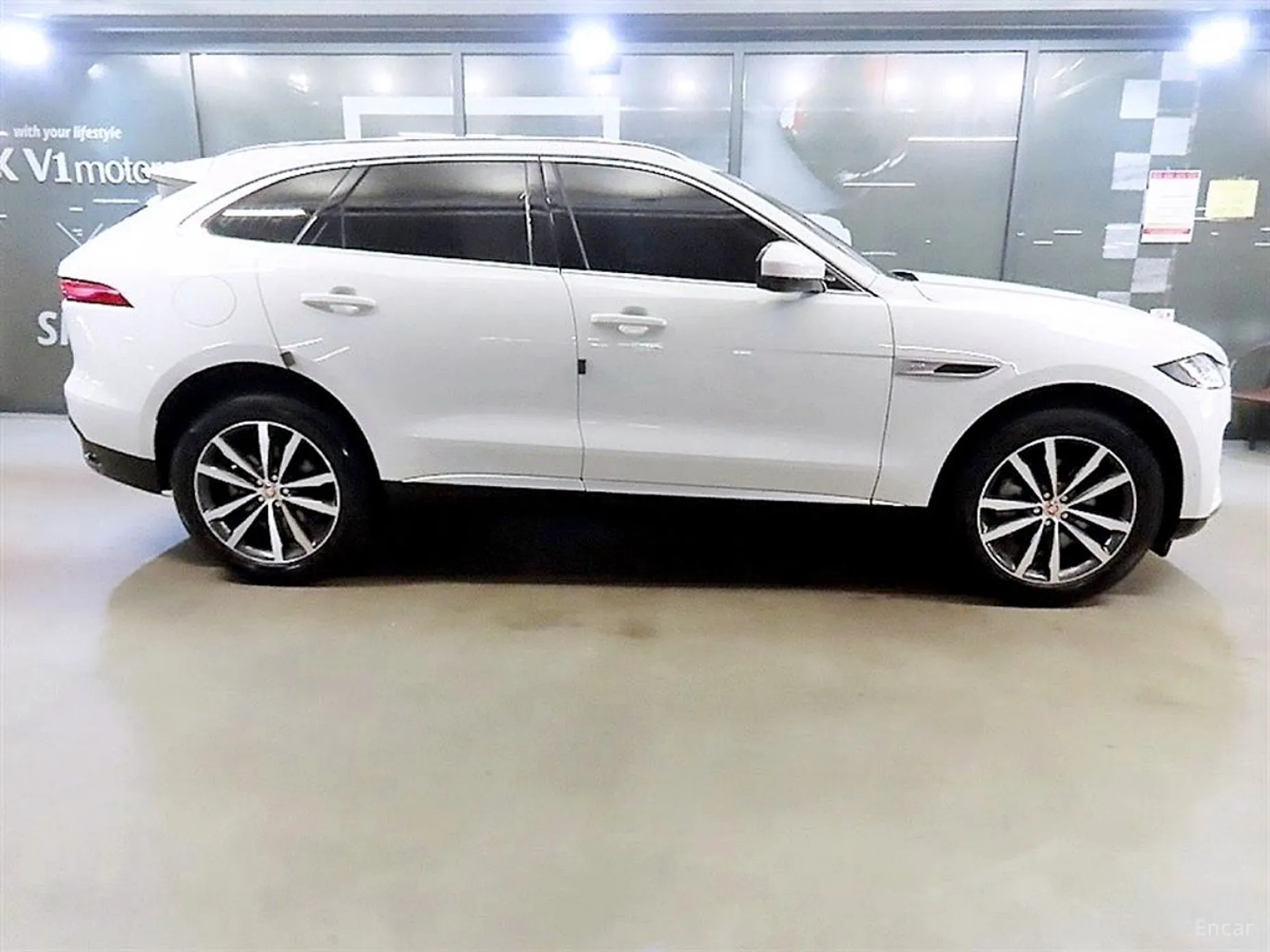 Jaguar F-PACE превью 3