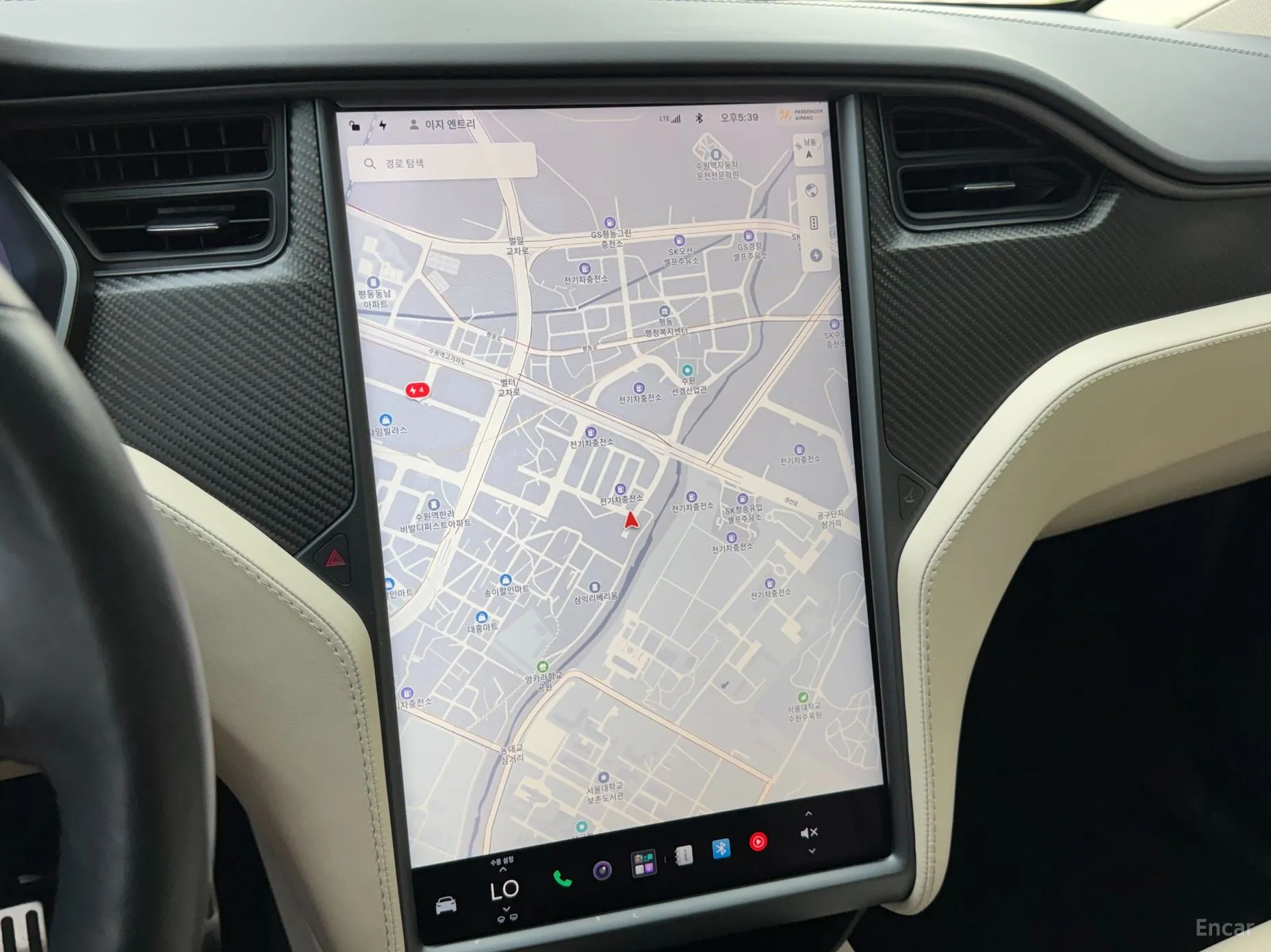 Tesla Model X превью 13