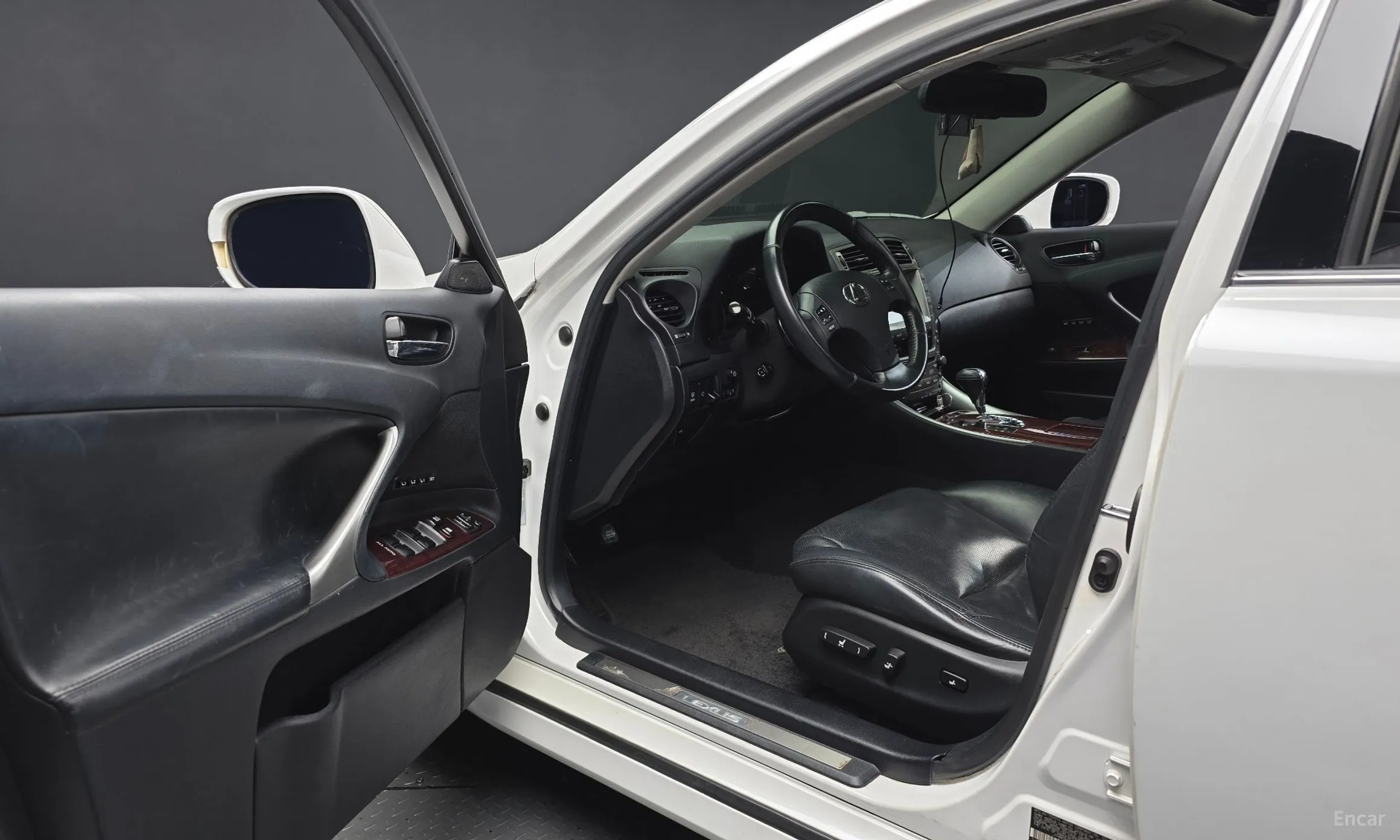 Lexus IS250 превью 10