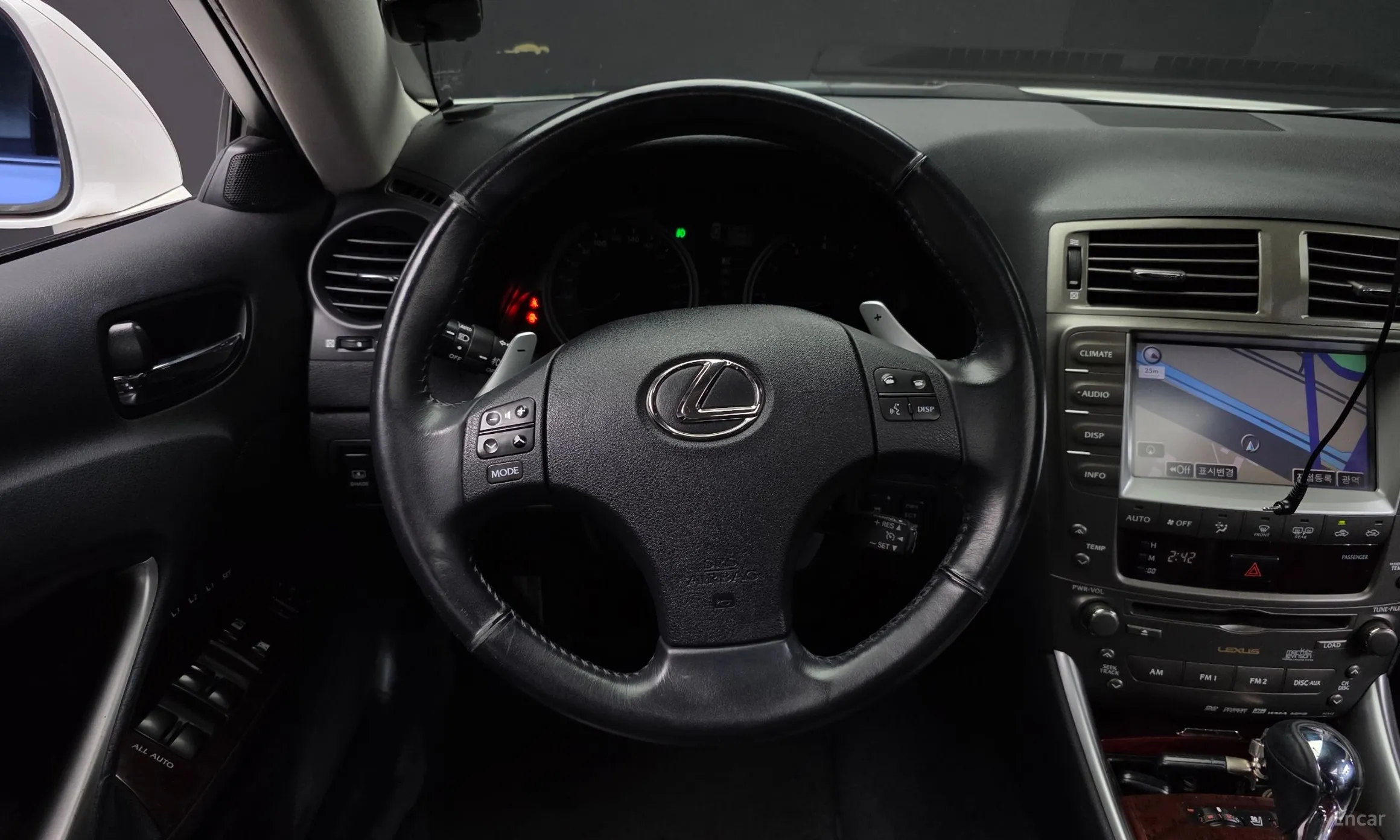 Lexus IS250 превью 13