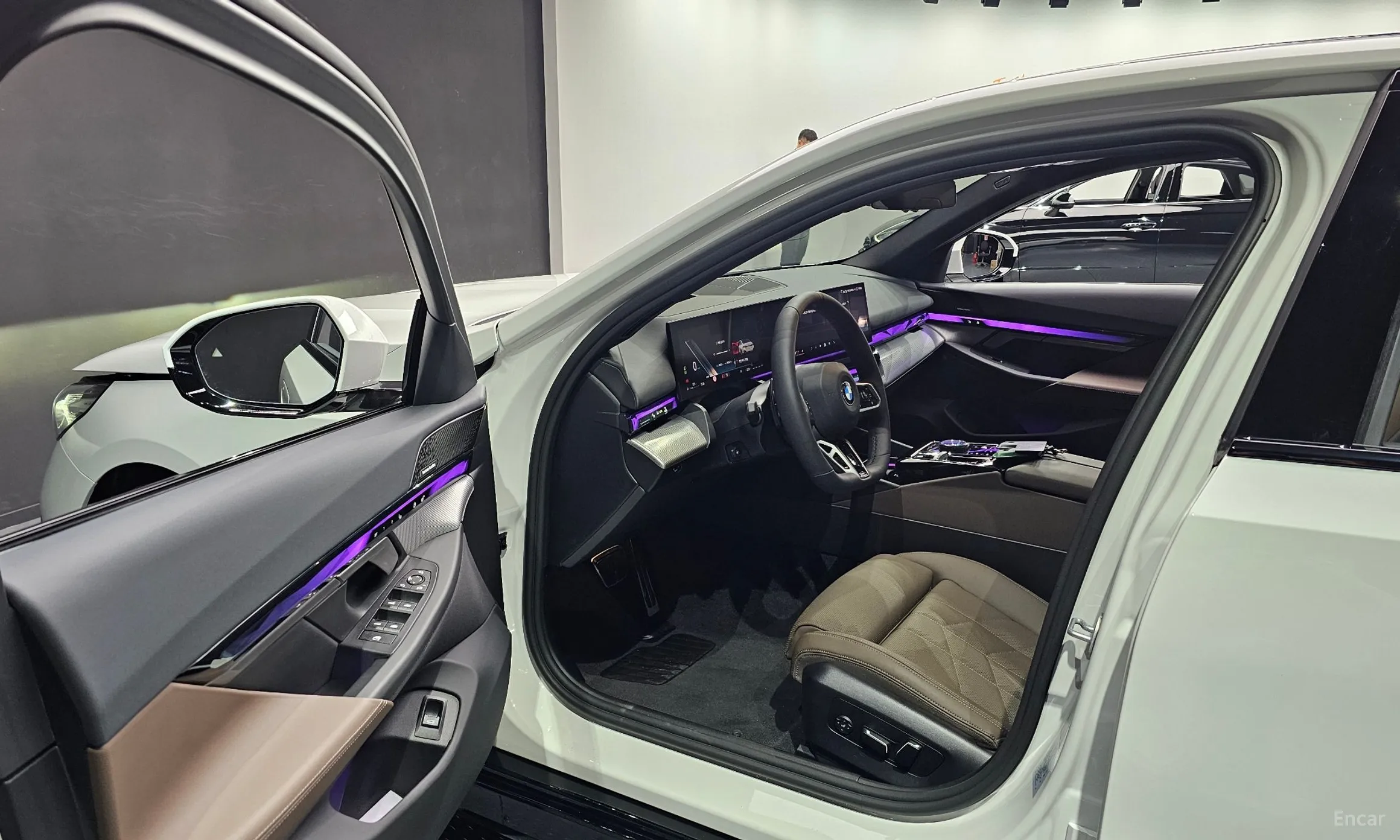 BMW 5 Series (G60) превью 10