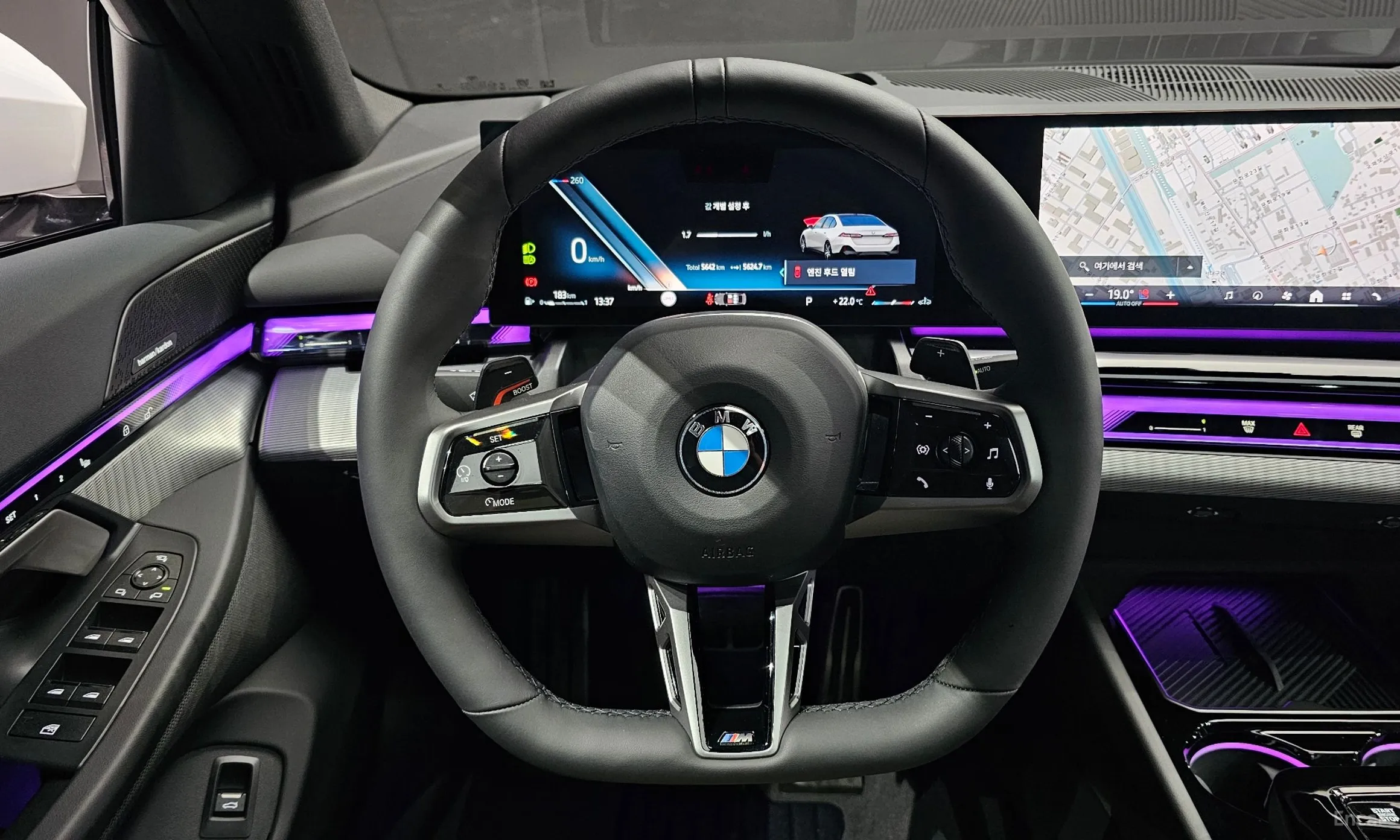 BMW 5 Series (G60) превью 12