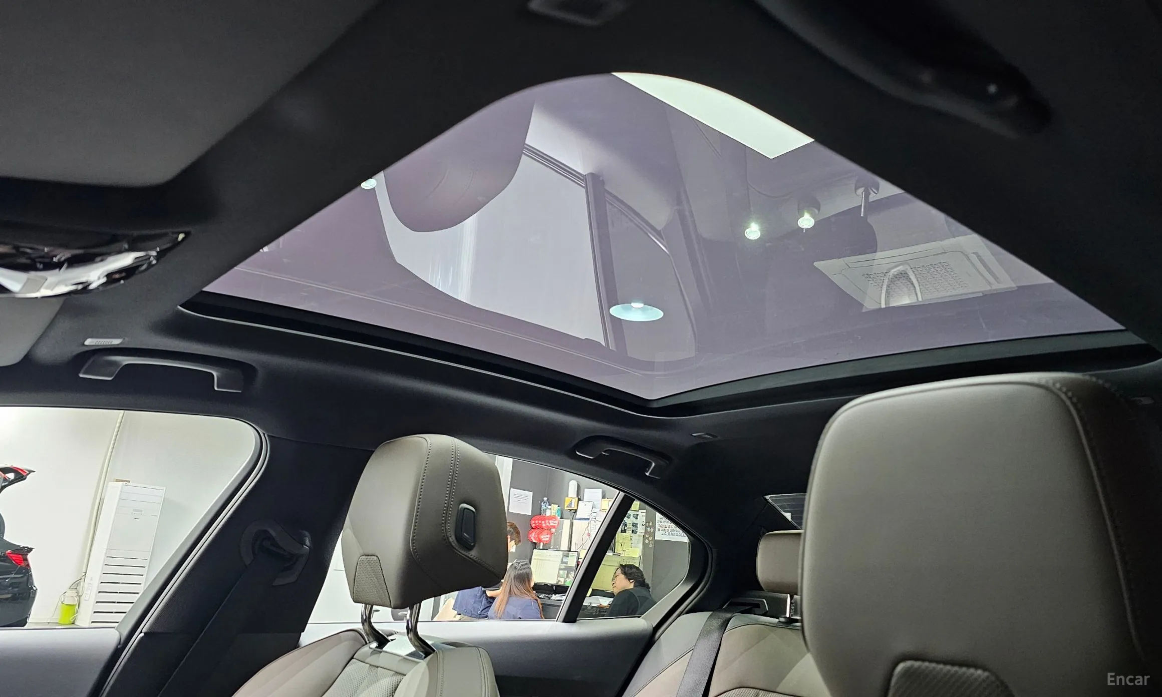 BMW 5 Series (G60) превью 14